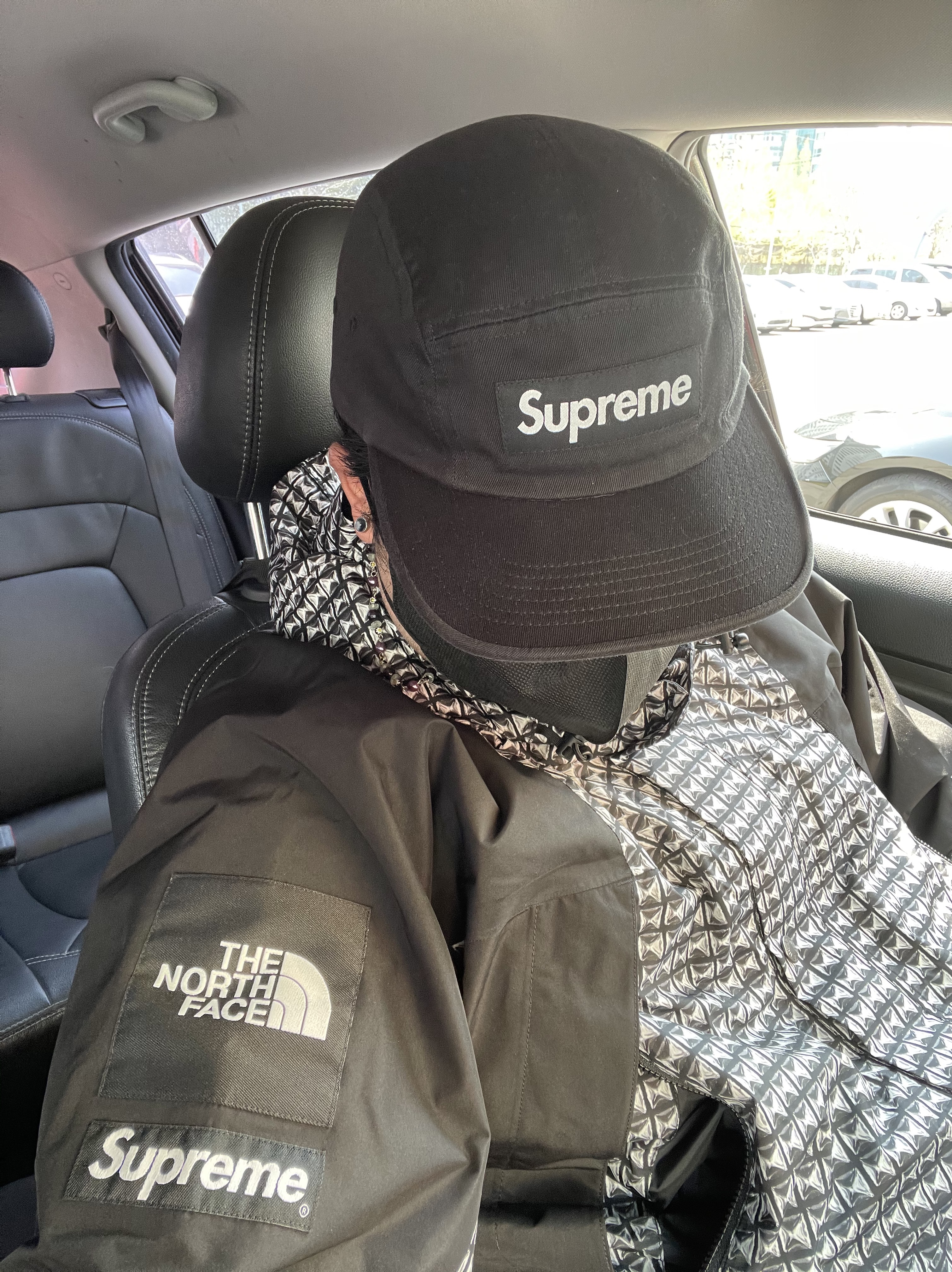 Supreme x The North Face Studded Mountain Light Jacket Black - 21SS 착용 스타일