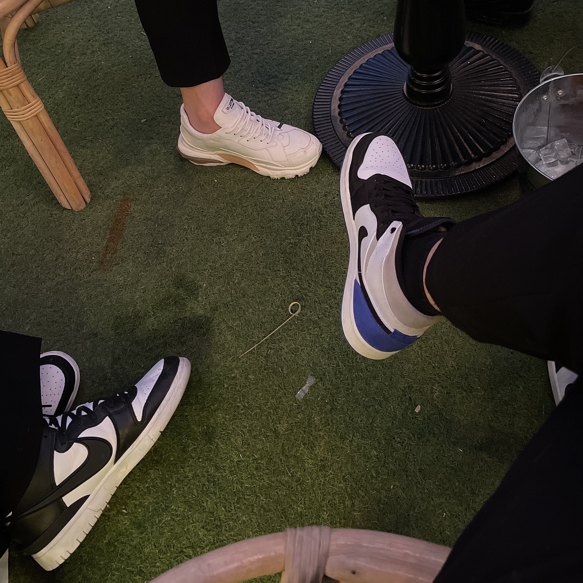 Nike x Ambush Dunk High Black, Jordan 1 Mid SE Hyper Royal 착용 스타일