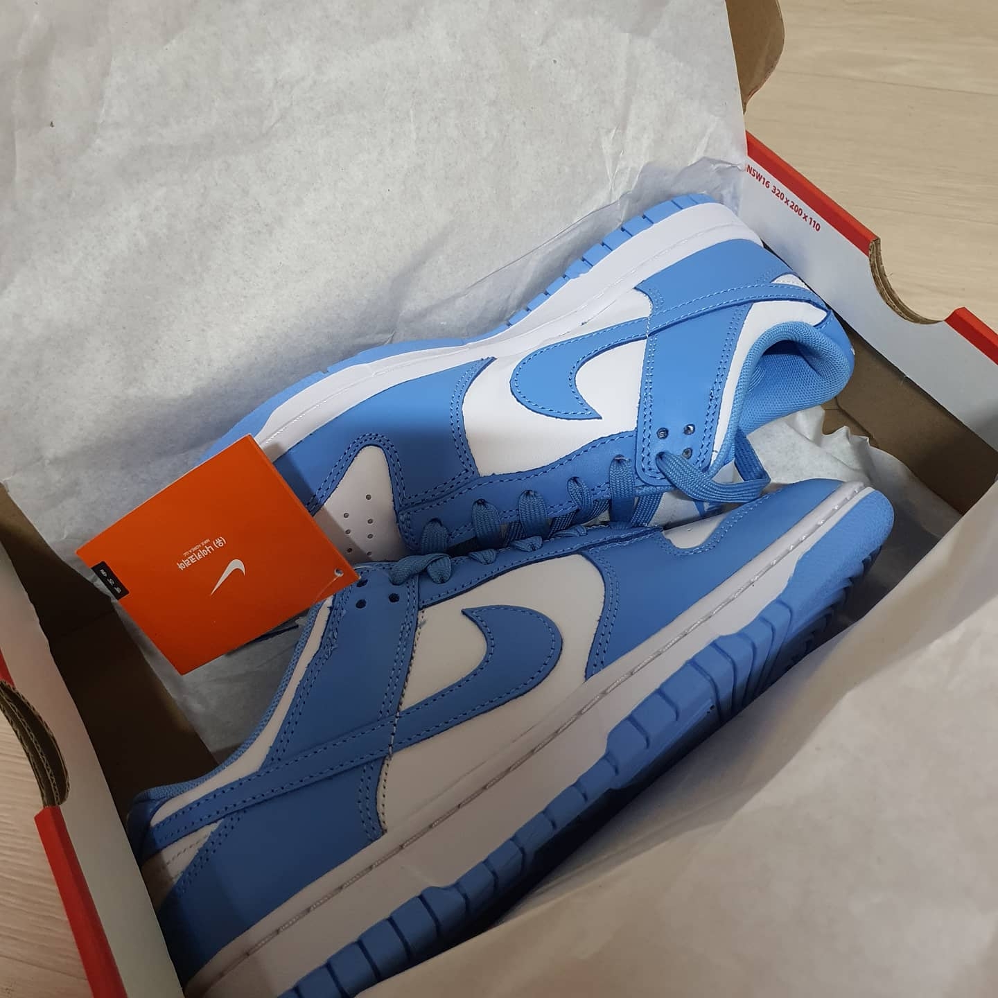 Nike Dunk Low Retro University Blue 착용 스타일 - 2