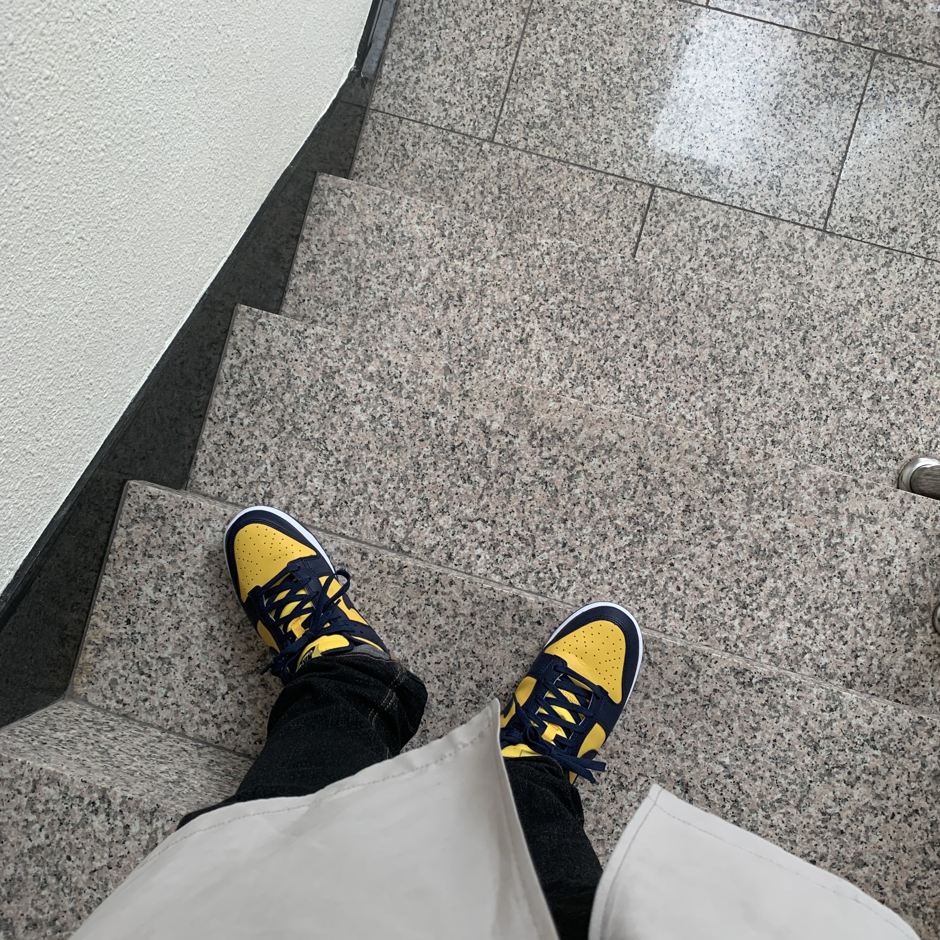 Nike Dunk Low Retro Varsity Maize 착용 스타일 - 1