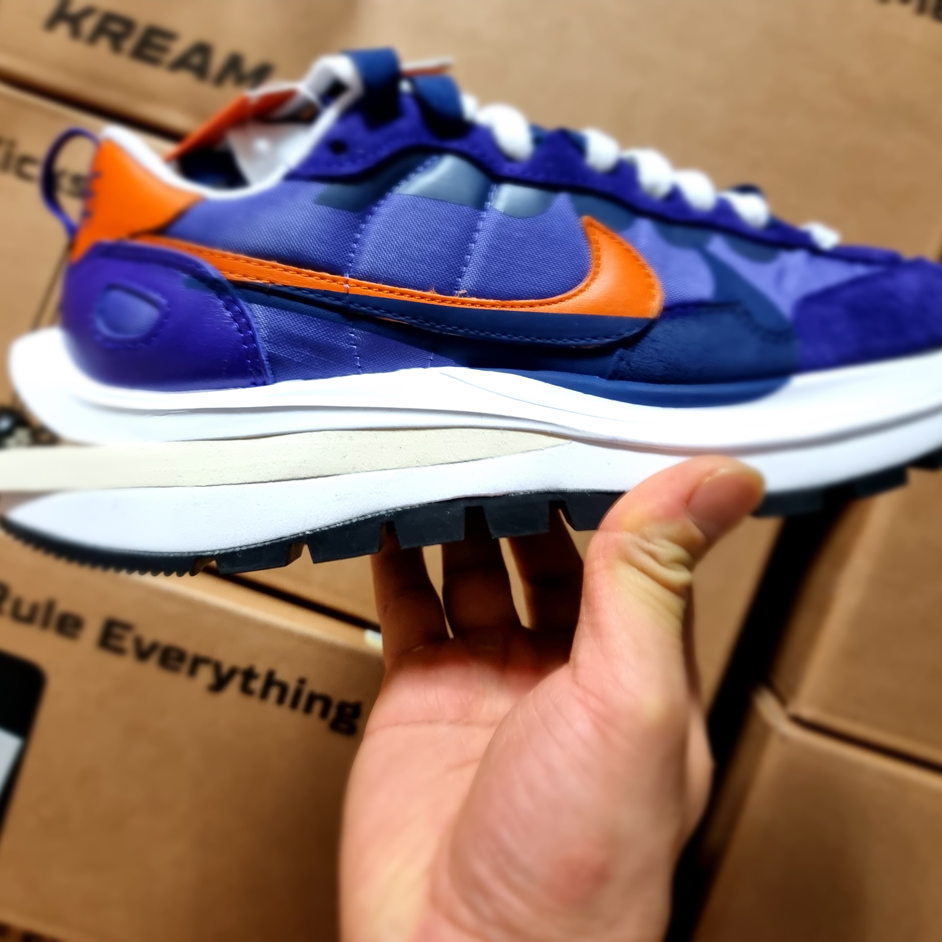 Nike x Sacai VaporWaffle Dark Iris 착용 스타일 - 2