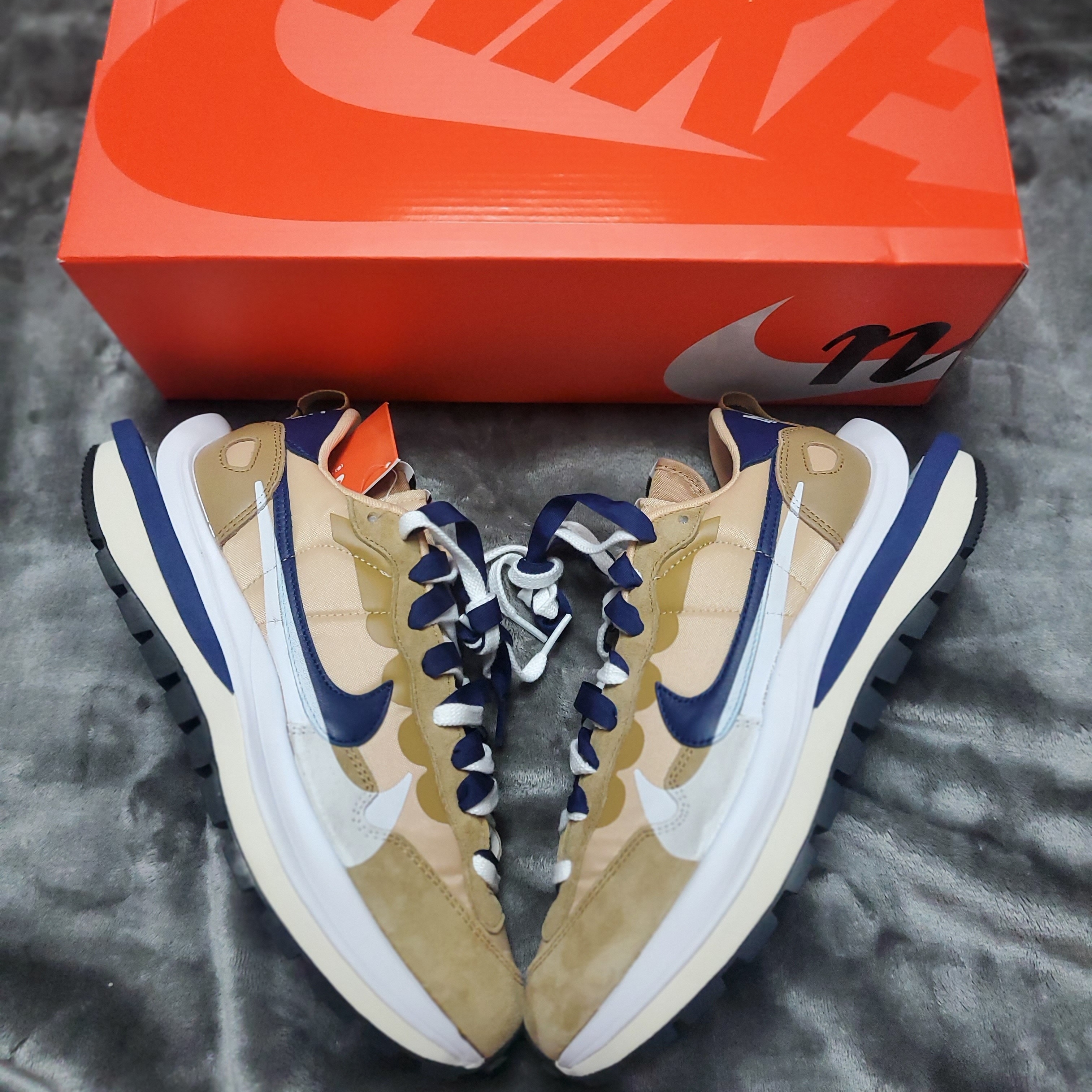 Nike x Sacai VaporWaffle Sesame and Blue Void 착용 스타일 - 4
