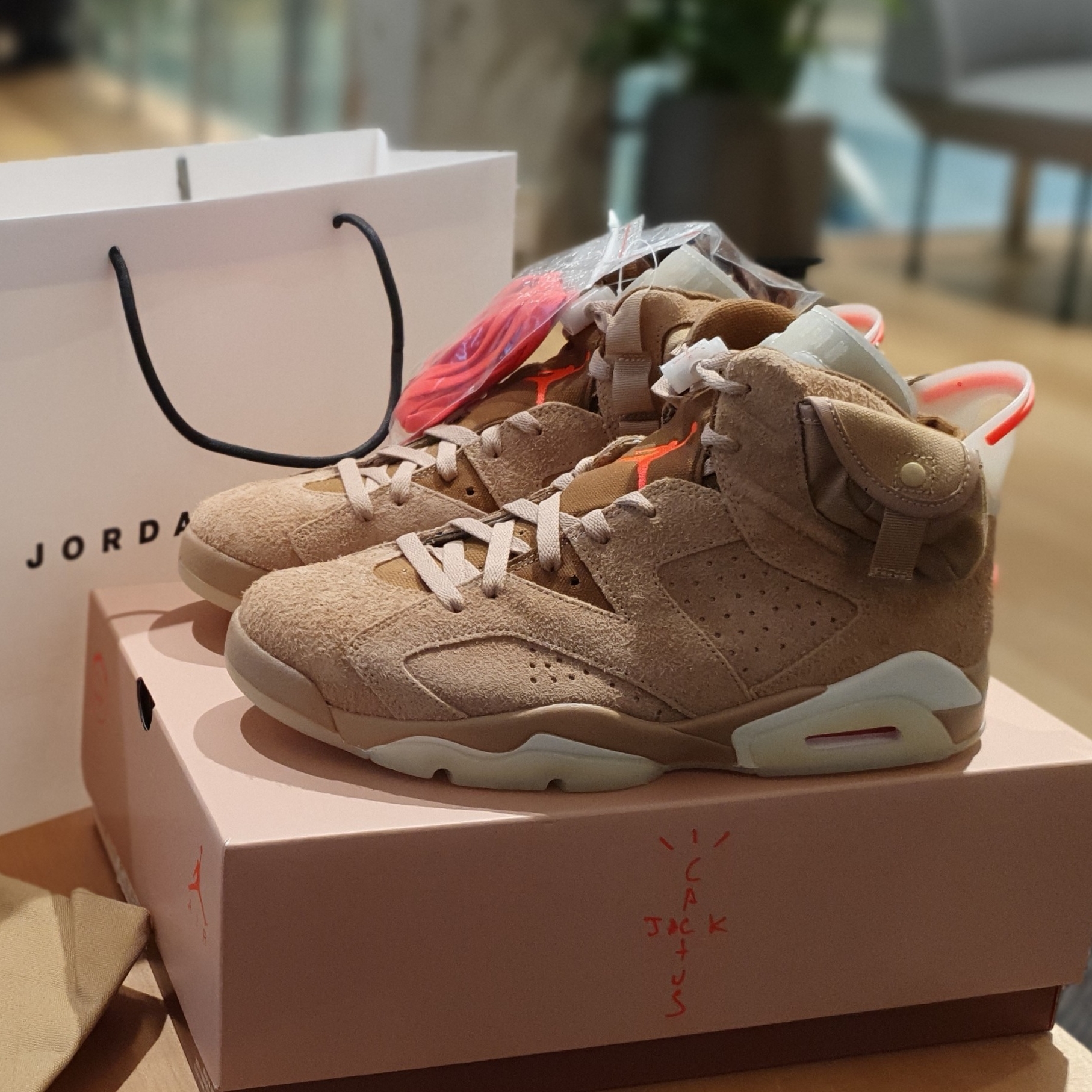 Jordan 6 x Travis Scott Retro SP British Khaki, Jordan x Travis Scott Canvas Pants - Asia 착용 스타일