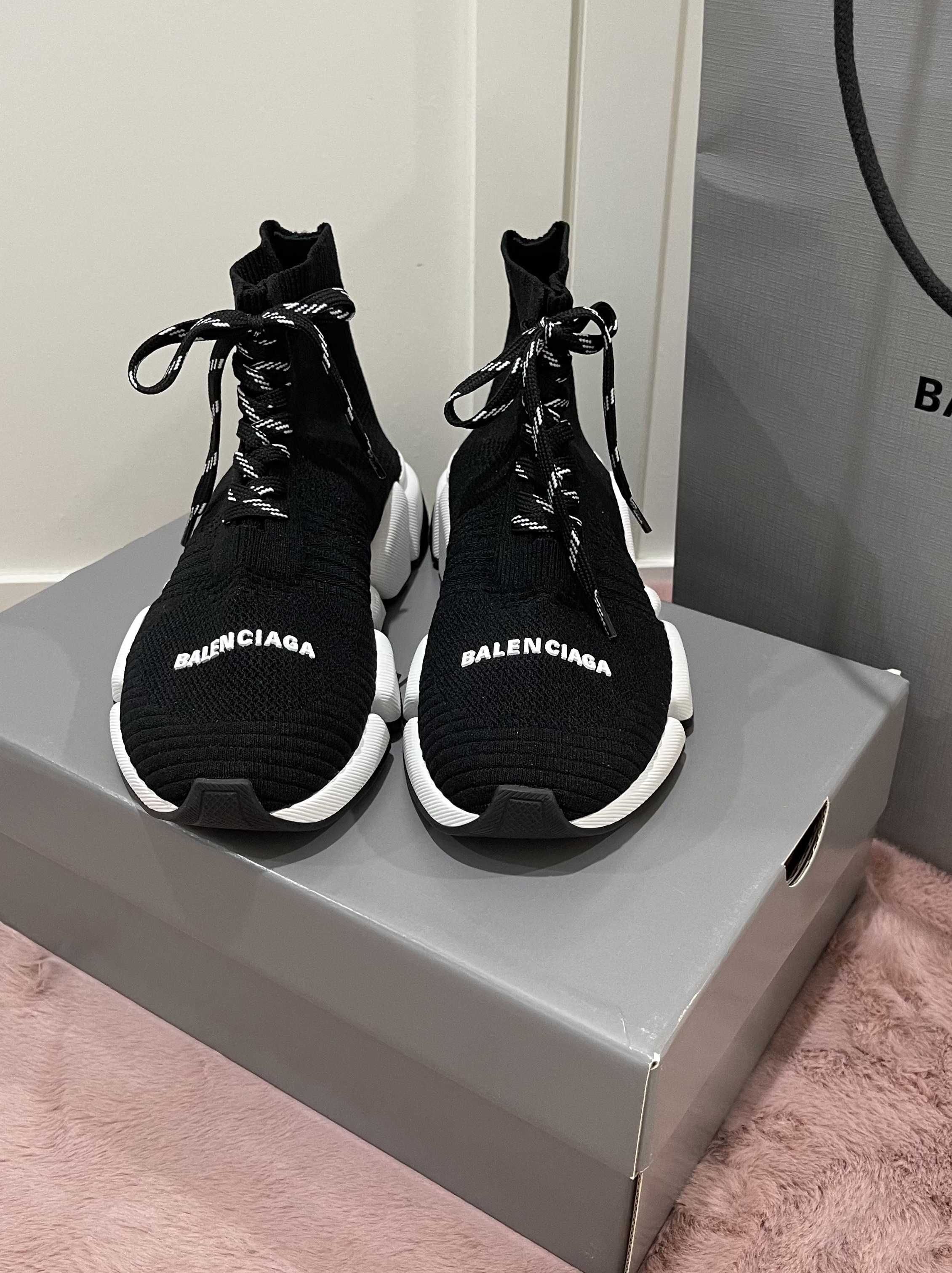 (W) Balenciaga Speed Lace Up Trainer Black White Clear Sole 착용 스타일 - 3