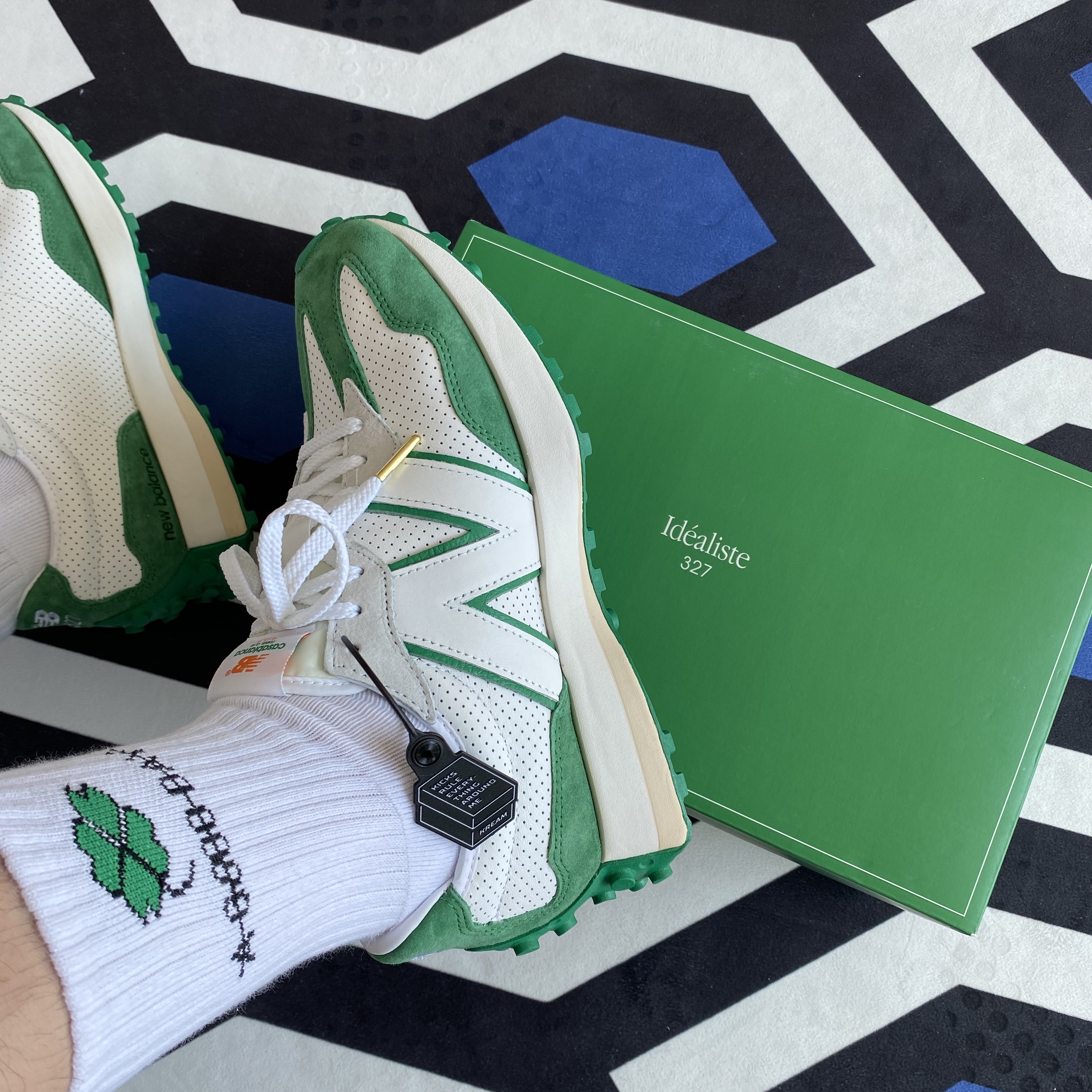 New Balance x Casablanca 327 Idealist Green 착용 스타일 - 1