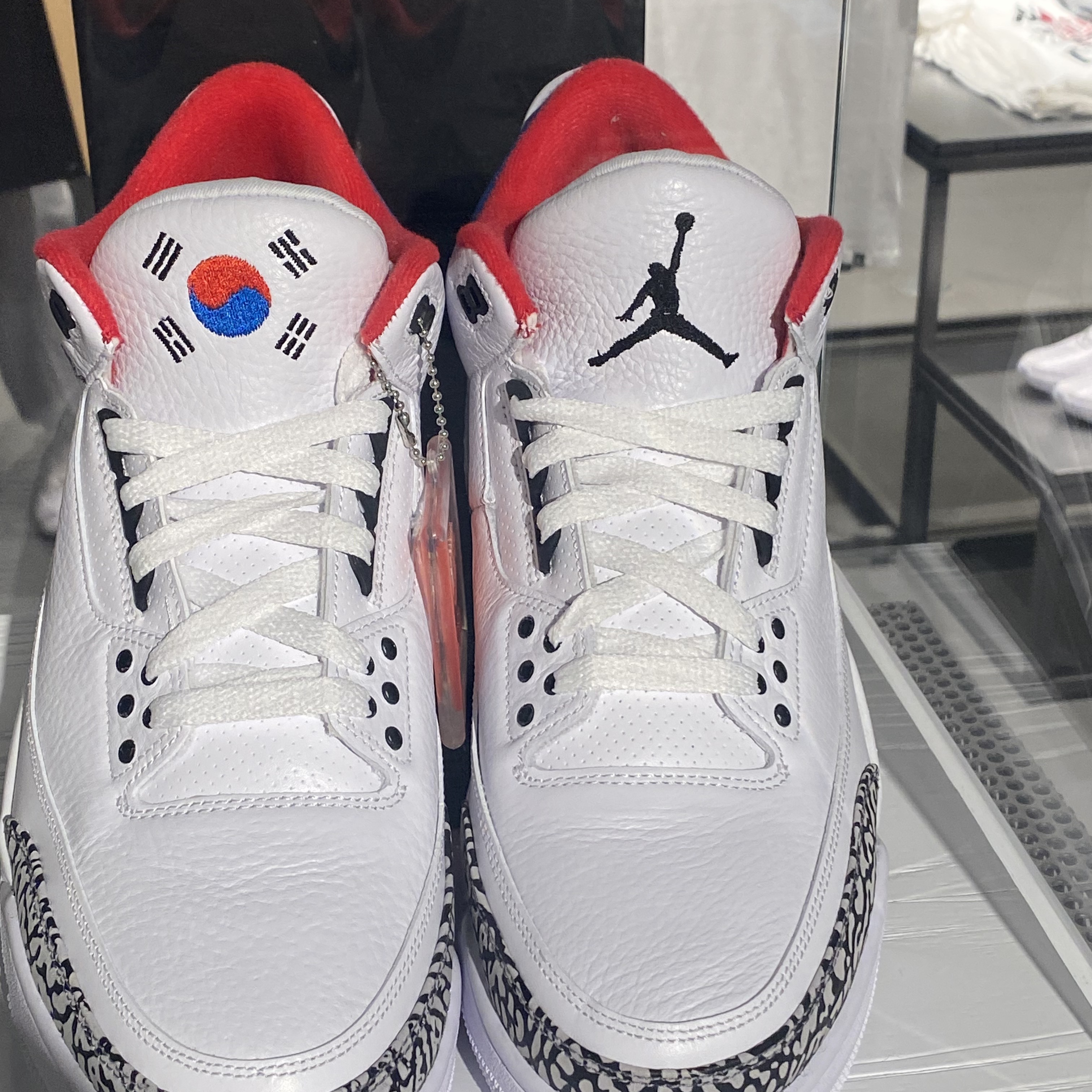 Jordan 1 Low Shattered Backboard, Essentials 3D Silicon Applique Pullover Hoodie Cement - 20FW 착용 스타일 - 2