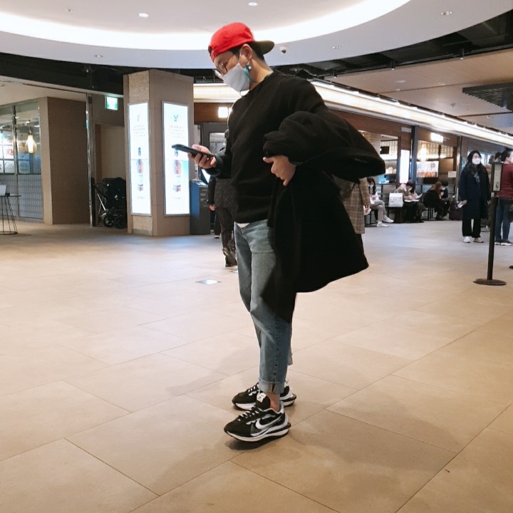 Nike x Sacai VaporWaffle Black White 착용 스타일 - 2
