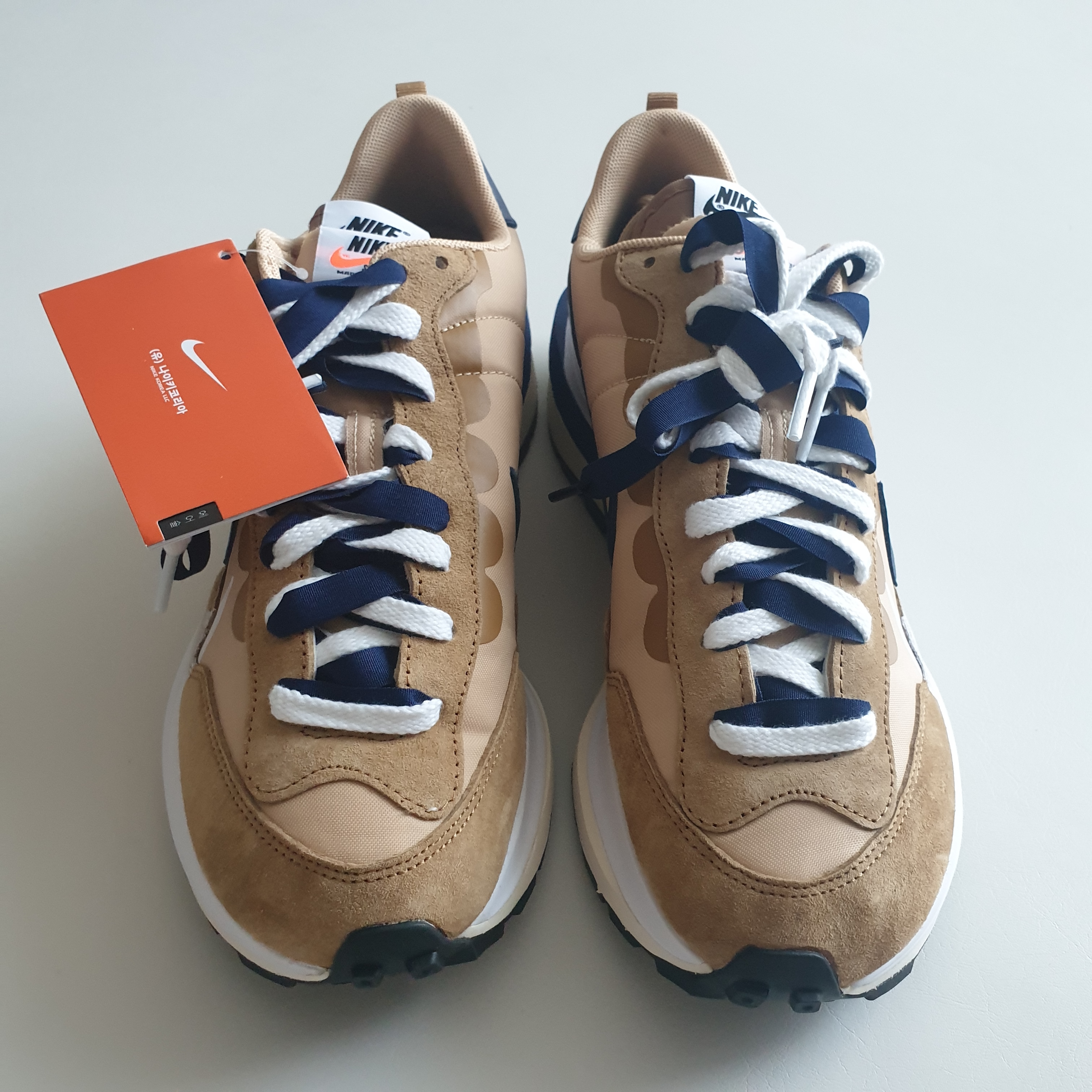 Nike x Sacai VaporWaffle Sesame and Blue Void 착용 스타일
