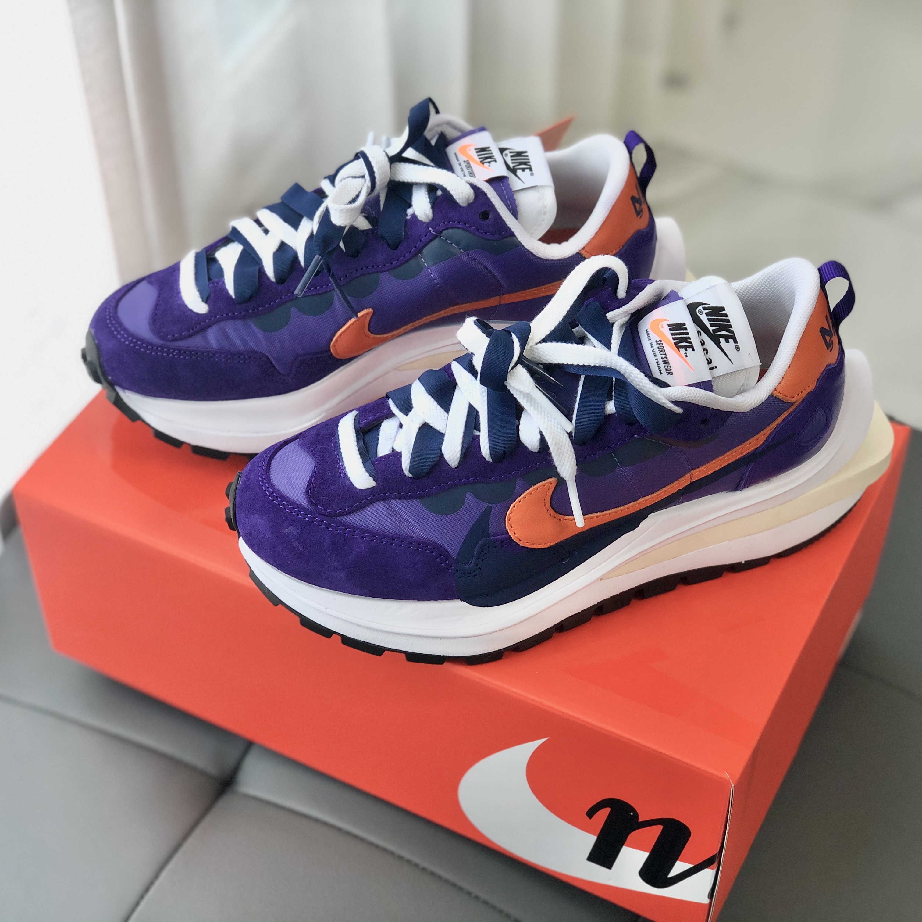 Nike x Sacai VaporWaffle Dark Iris 착용 스타일