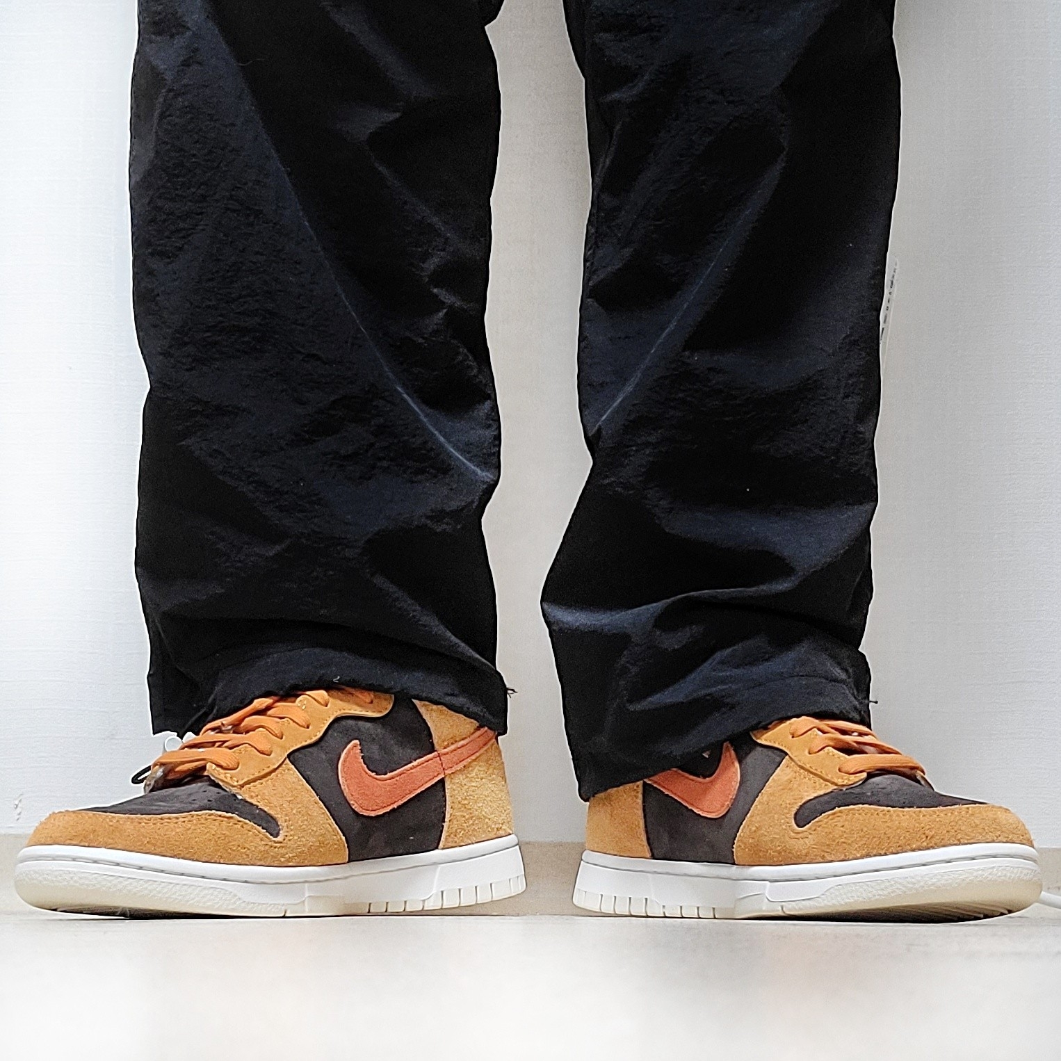 Nike Dunk High Retro PRM Dark Curry 착용 스타일 - 3