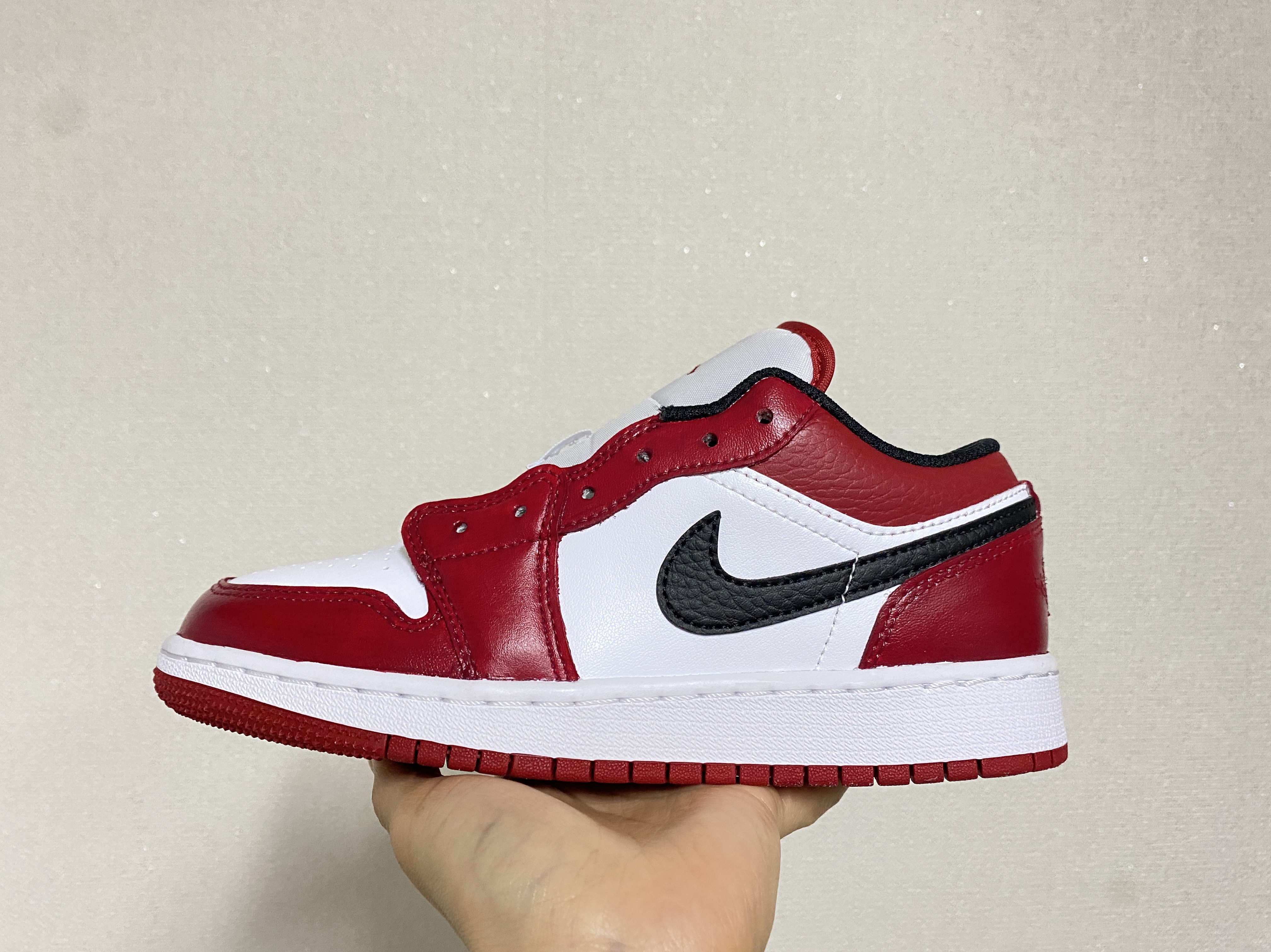 Jordan 1 Low White Red Black, (GS) Jordan 1 Low White Red Black 착용 스타일