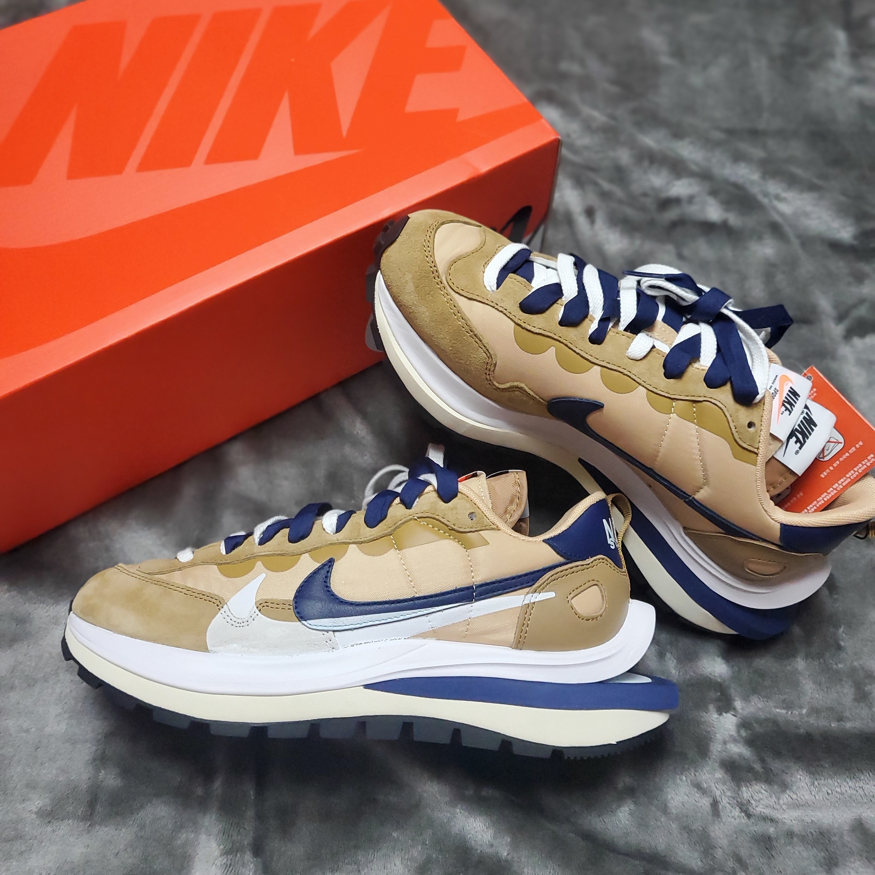 Nike x Sacai VaporWaffle Sesame and Blue Void 착용 스타일 - 2