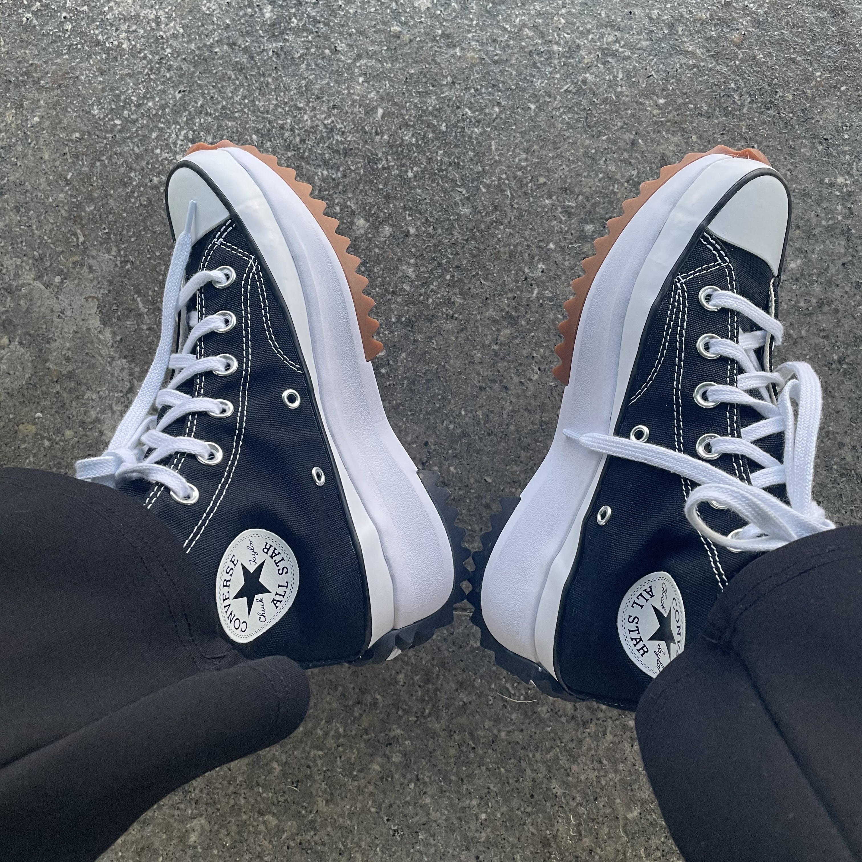 Converse Run Star Hike Hi Black White Gum 착용 스타일