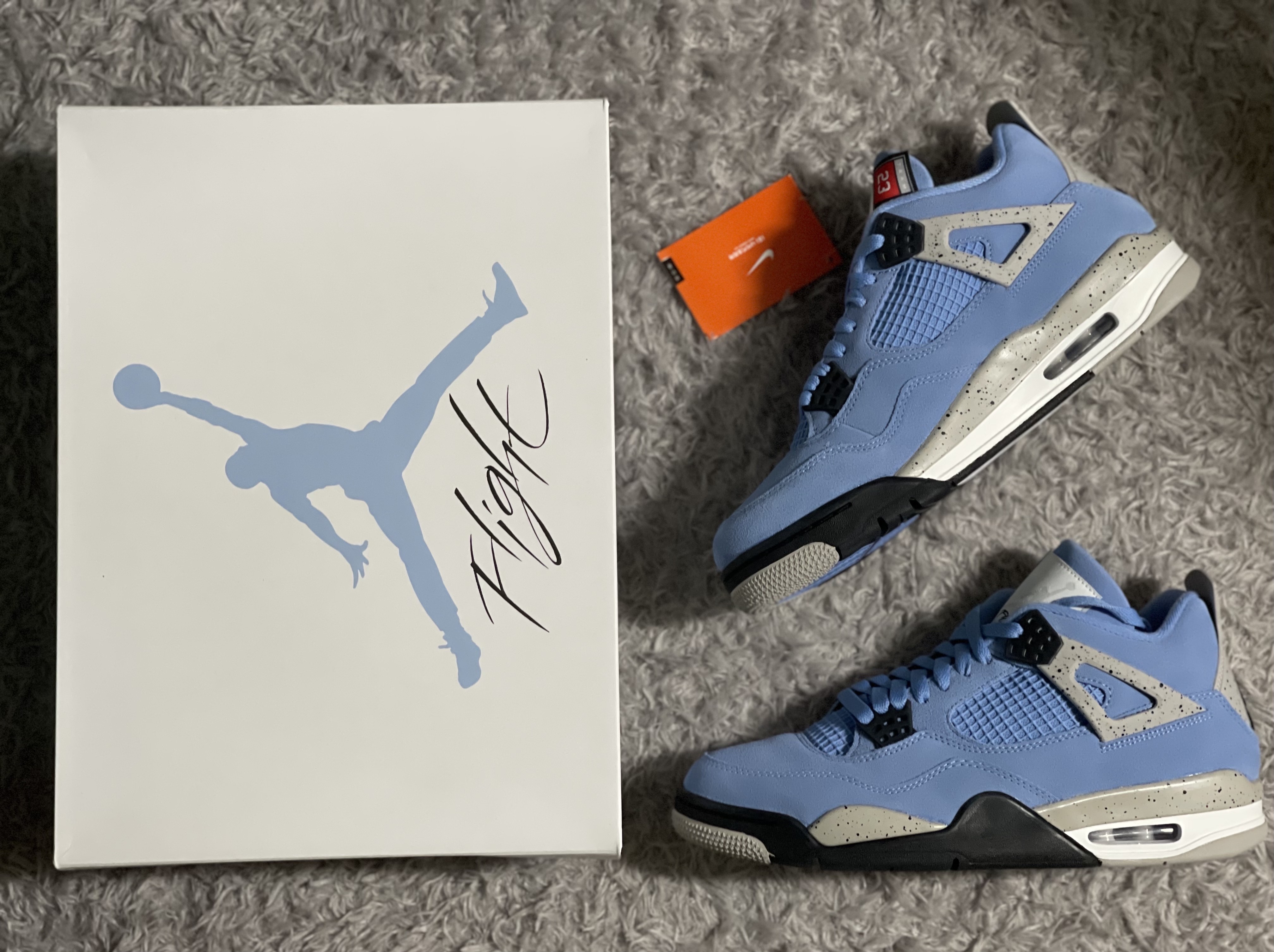 Jordan 4 Retro University Blue 착용 스타일 - 2
