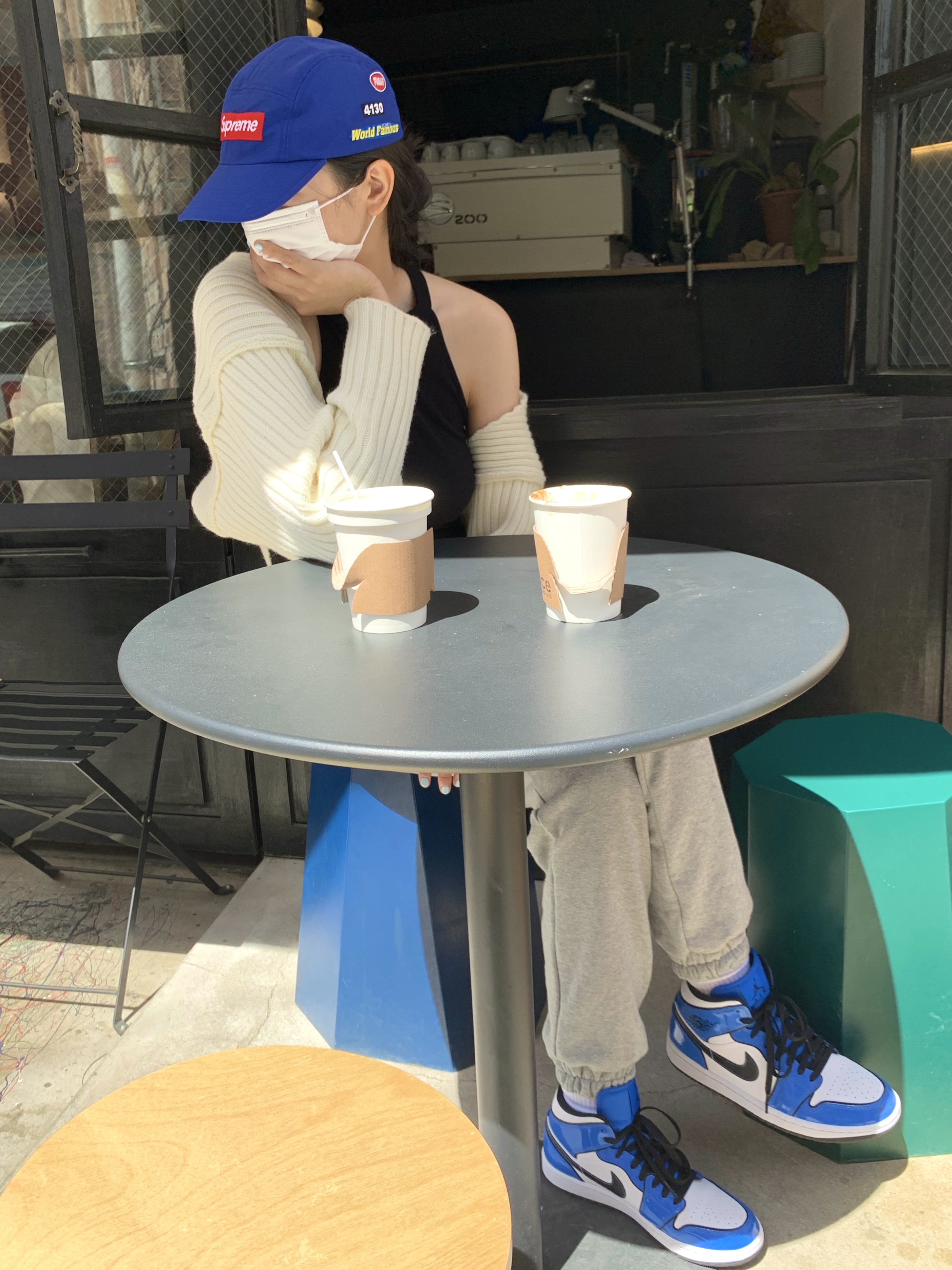 Jordan 1 Mid SE Signal Blue, (GS) Jordan 1 Mid SE Signal Blue 착용 스타일 - 1