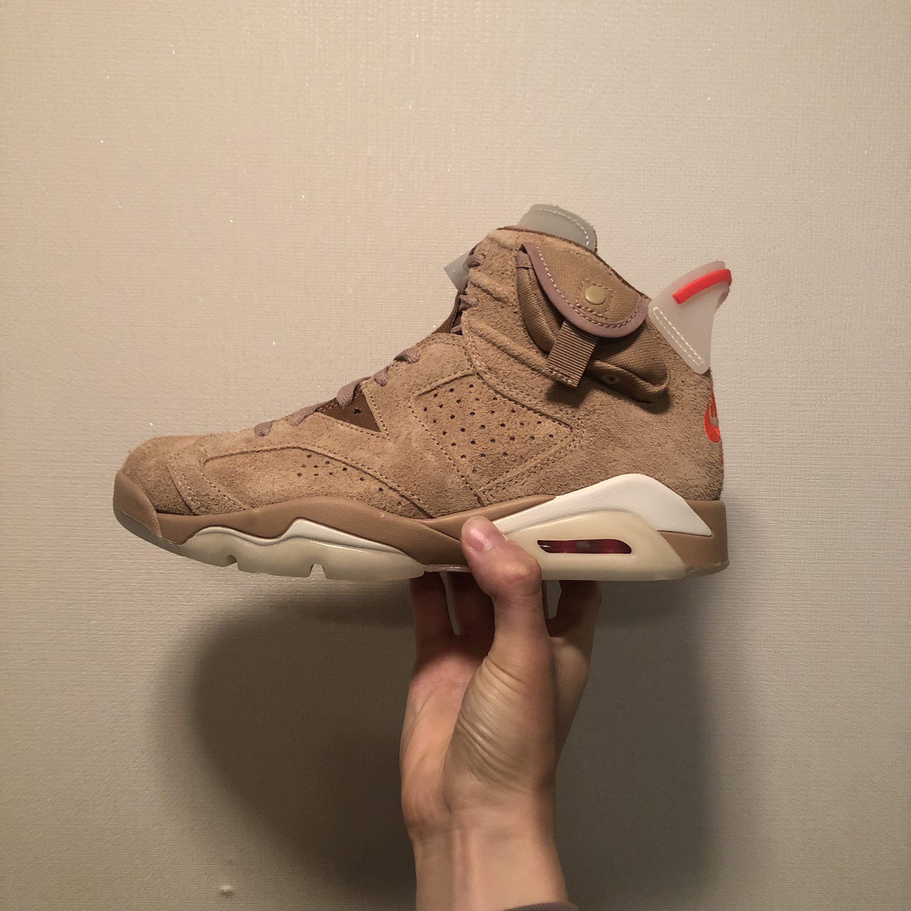 Jordan 6 x Travis Scott Retro SP British Khaki 착용 스타일