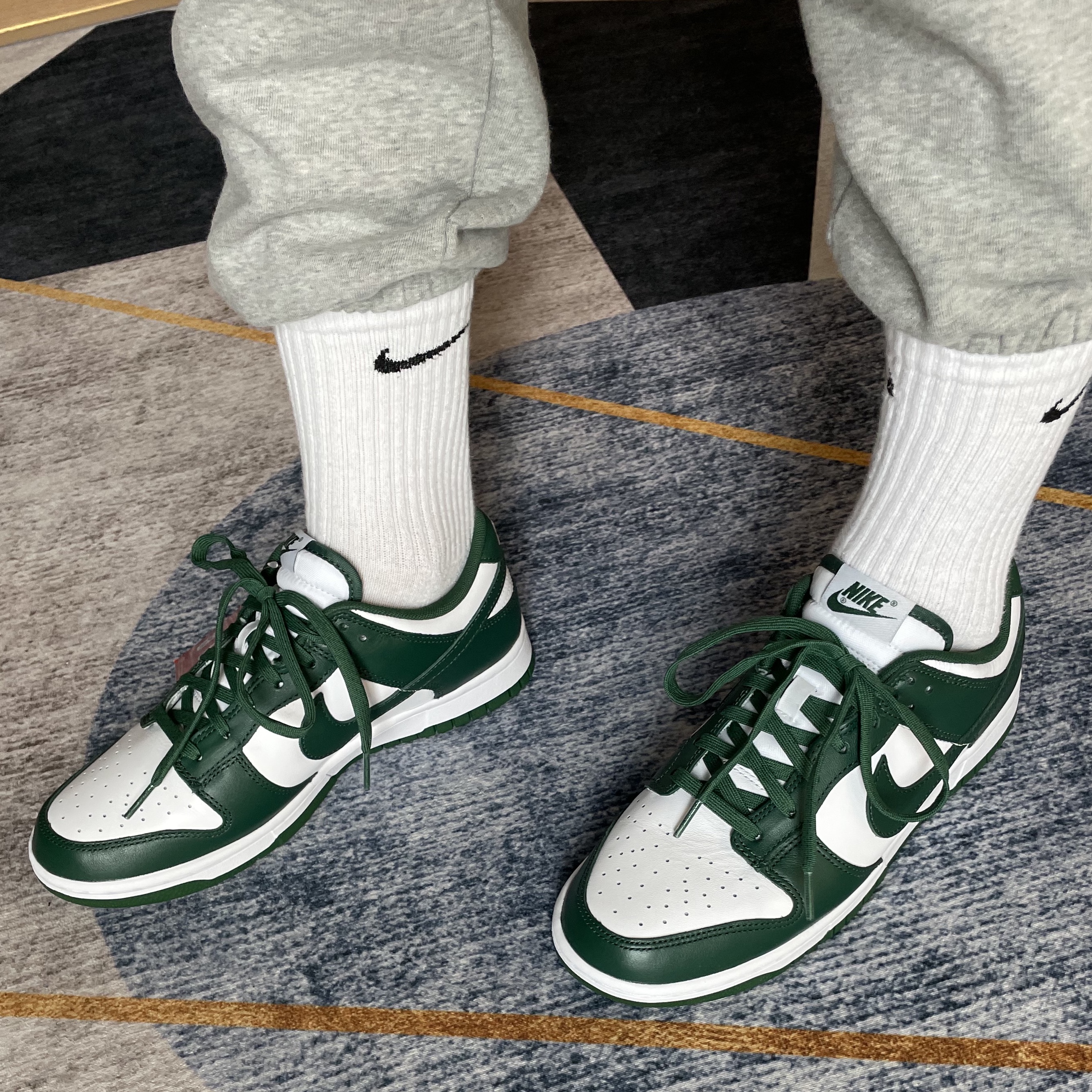 Nike Dunk Low Retro Varsity Green 착용 스타일 - 1