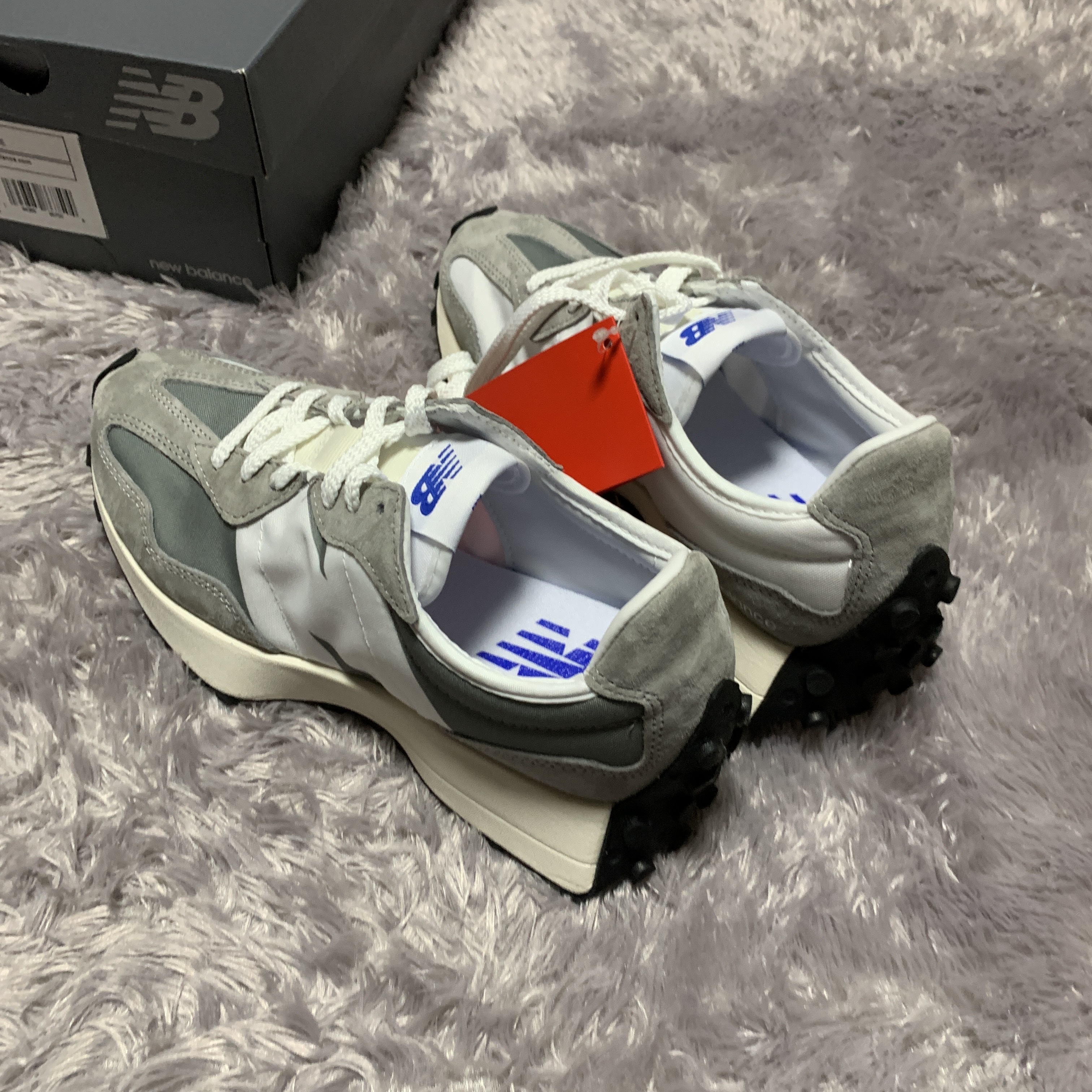 New Balance 327 Grey 착용 스타일 - 3
