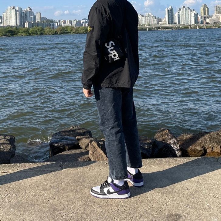 Supreme Neck Pouch Black - 21SS, Nike SB Dunk Low Pro Court Purple 착용 스타일
