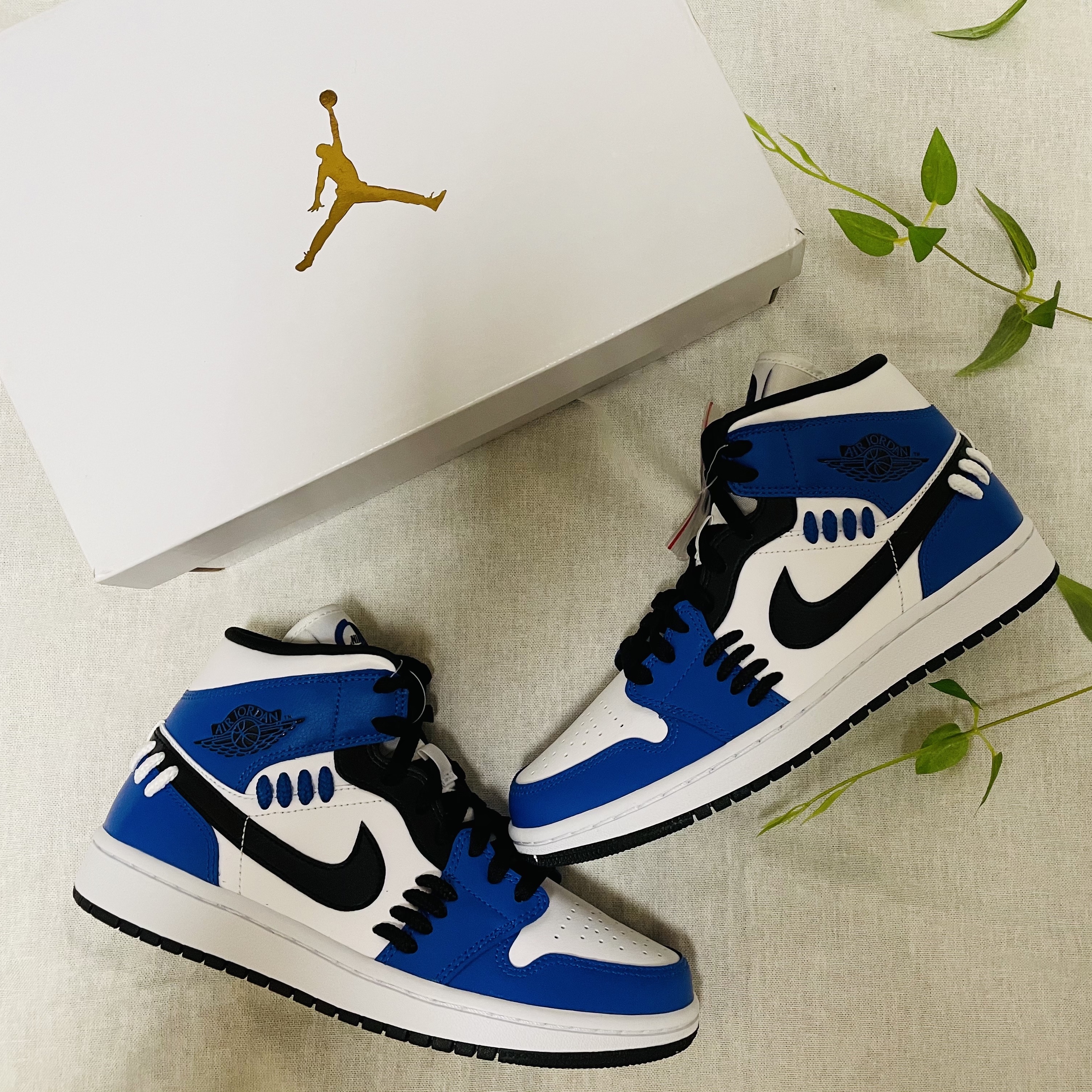(W) Jordan 1 Mid SE Sisterhood 착용 스타일