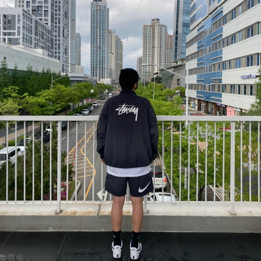 Nike x Peaceminusone Air Force 1 Low Para-Noise 2.0, Nike x Stussy Windrunner Jacket Off Noir 착용 스타일