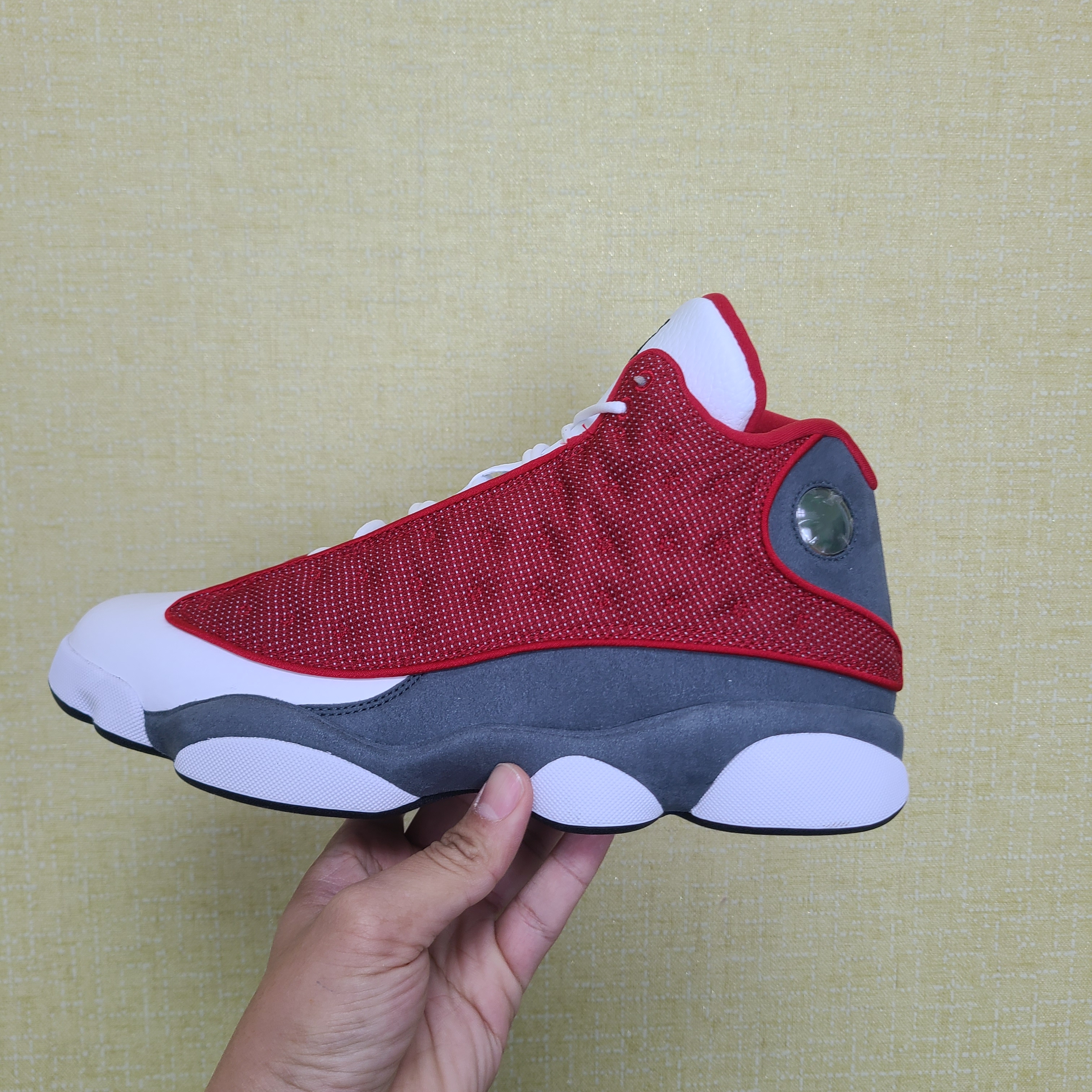 Jordan 13 Retro Flint 2020, Jordan 13 Retro Gym Red Flint Grey 착용 스타일 - 3