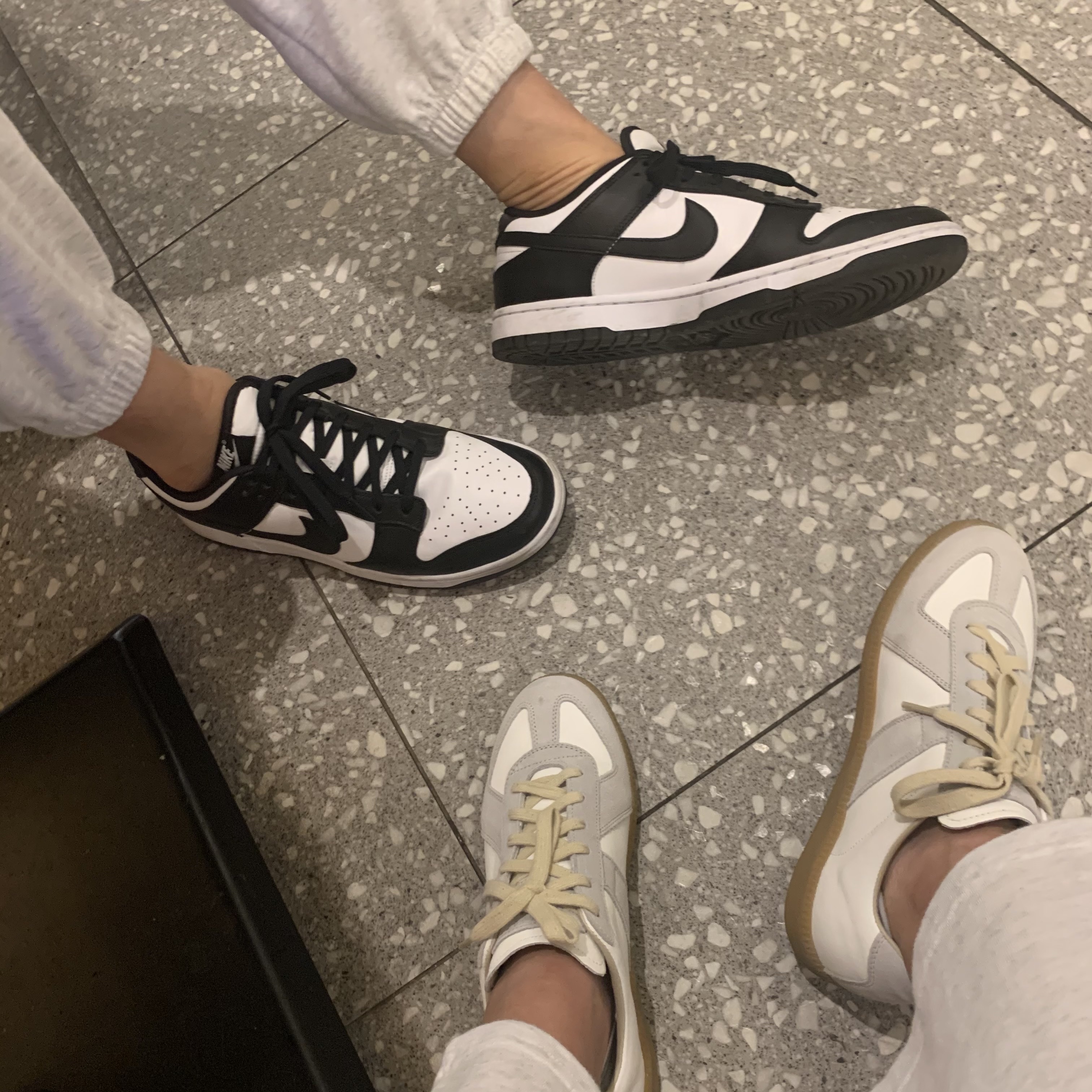 (W) Maison Margiela Calfskin Replica Sneakers White, Nike Dunk Low Retro Black 착용 스타일