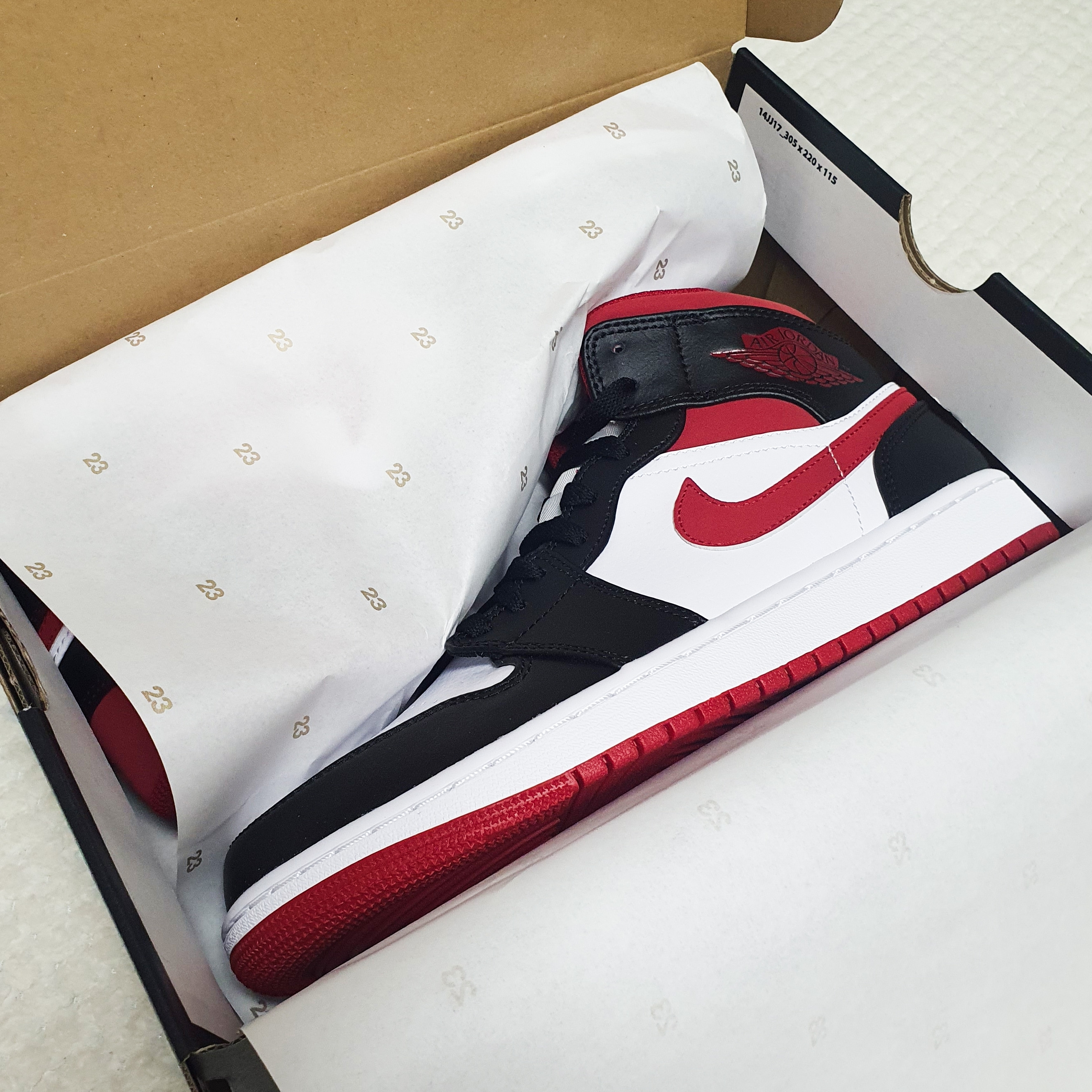 Jordan 1 Mid Gym Red Black White 착용 스타일