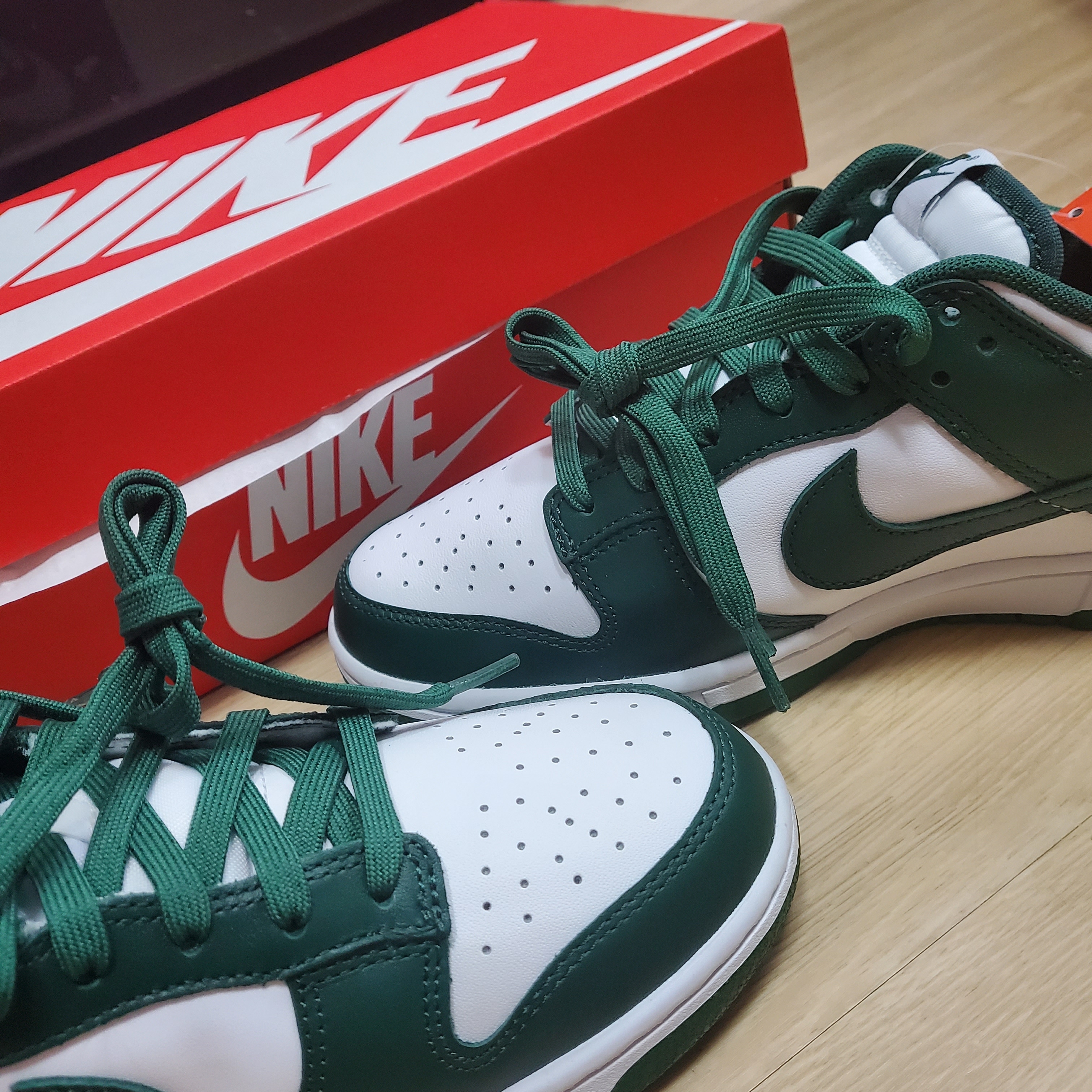 Nike Dunk Low Retro Varsity Green 착용 스타일
