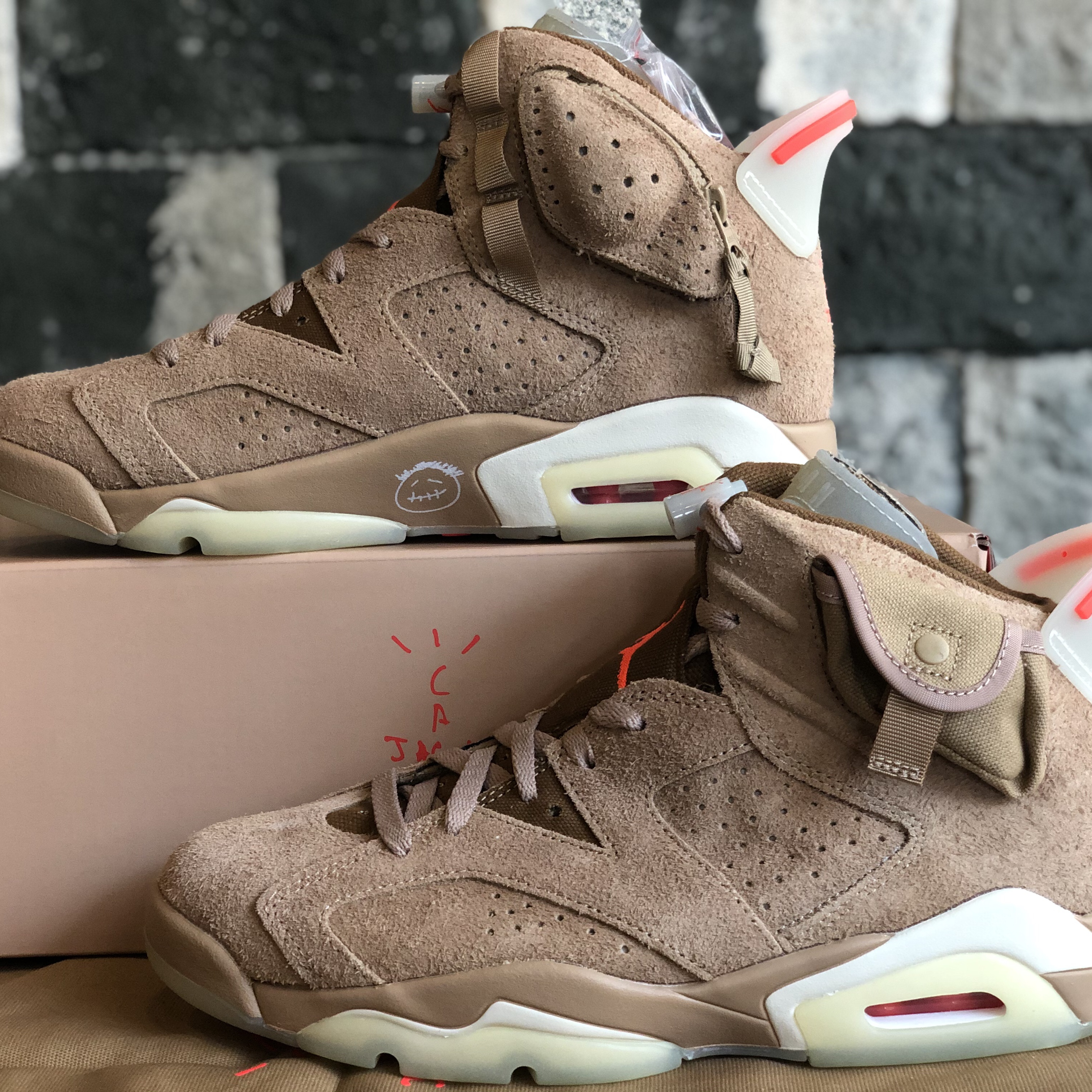 Jordan 6 x Travis Scott Retro SP British Khaki 착용 스타일