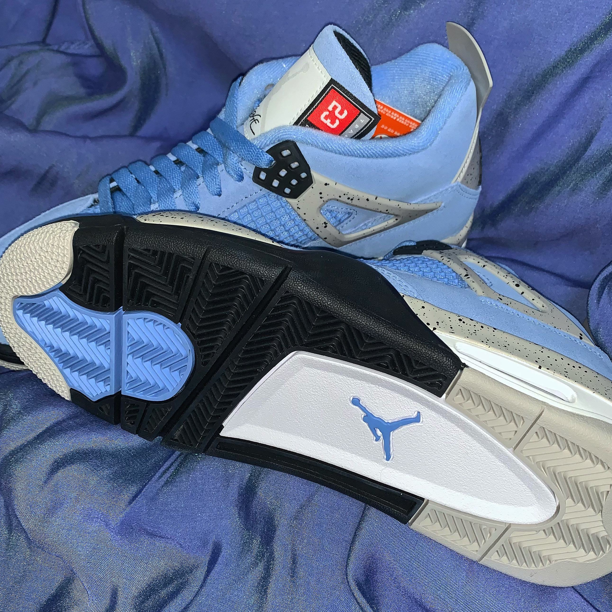Jordan 4 Retro University Blue 착용 스타일