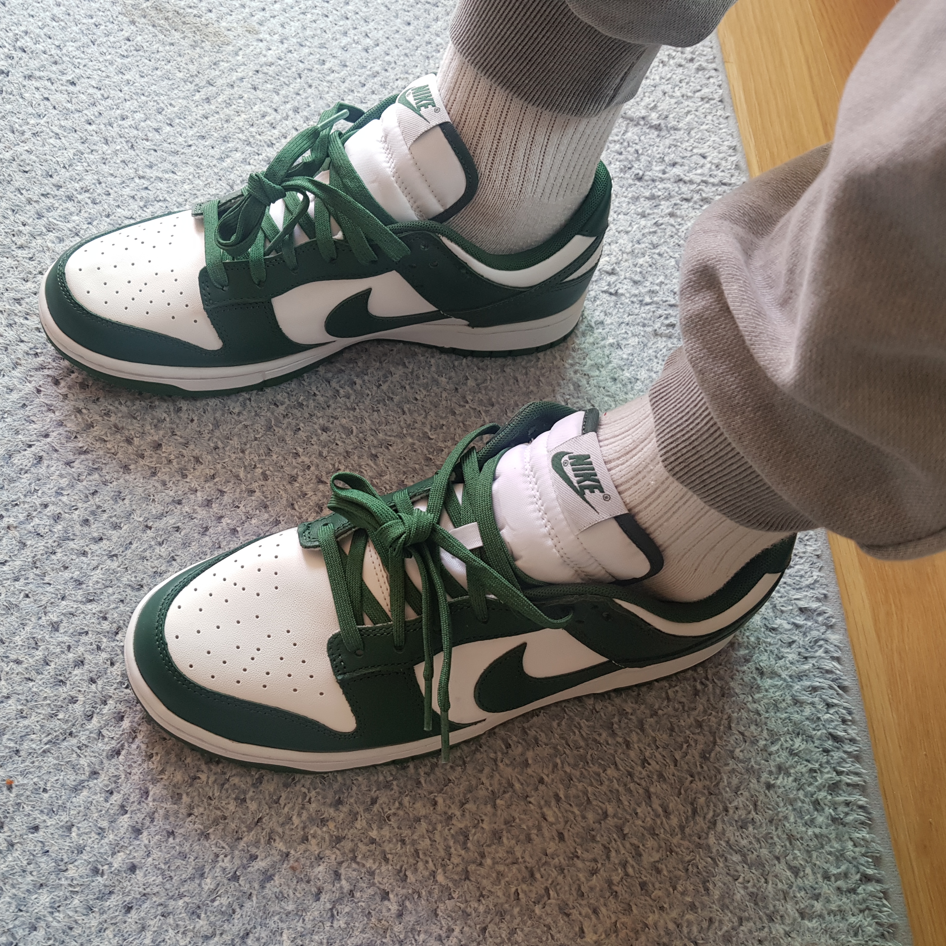 Nike Dunk Low Retro Varsity Green 착용 스타일 - 2