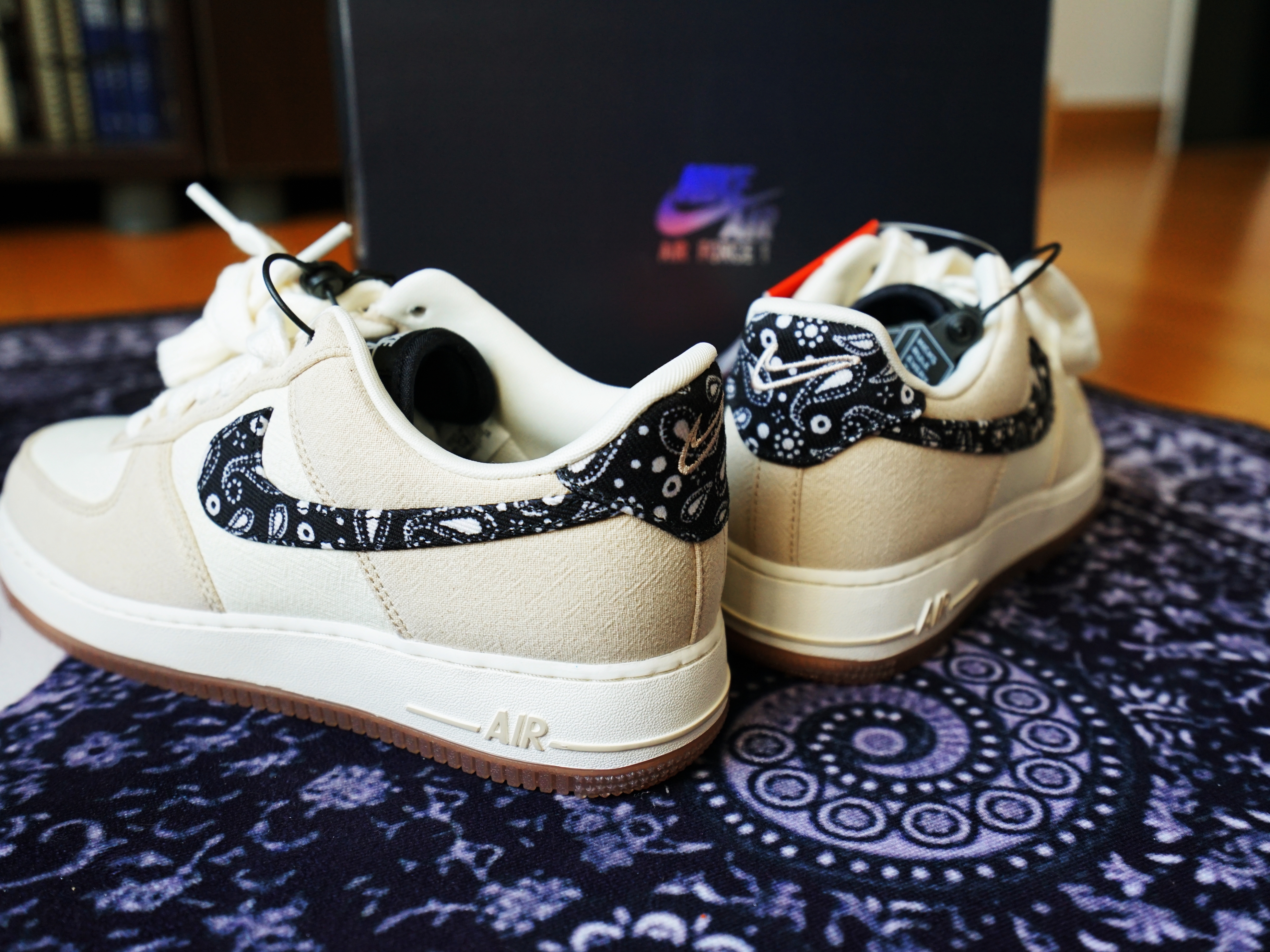 Nike Air Force 1 '07 LV8 Paisley Swoosh 착용 스타일 - 1