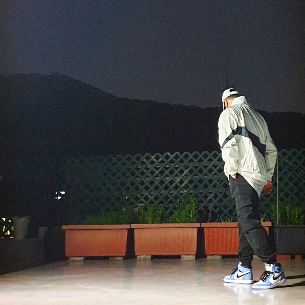 Jordan 1 Retro High OG University Blue 착용 스타일 - 2