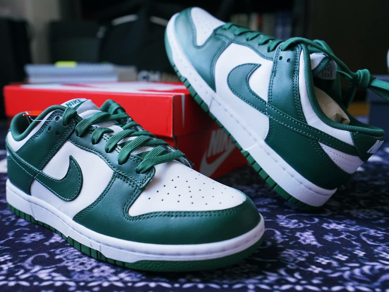 Nike Dunk Low Retro Varsity Green 착용 스타일