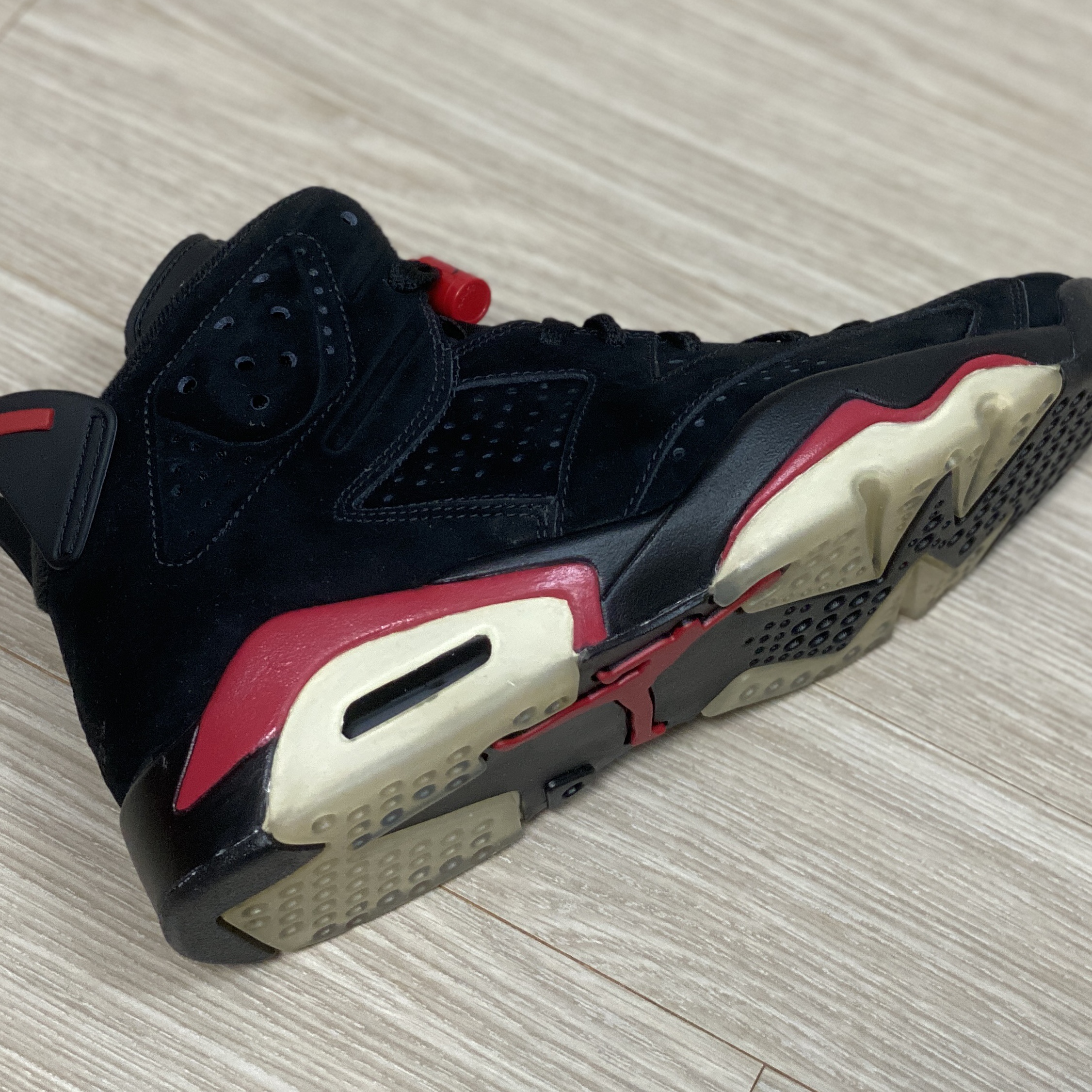 Jordan 6 Retro Black Varsity Red 2010 착용 스타일