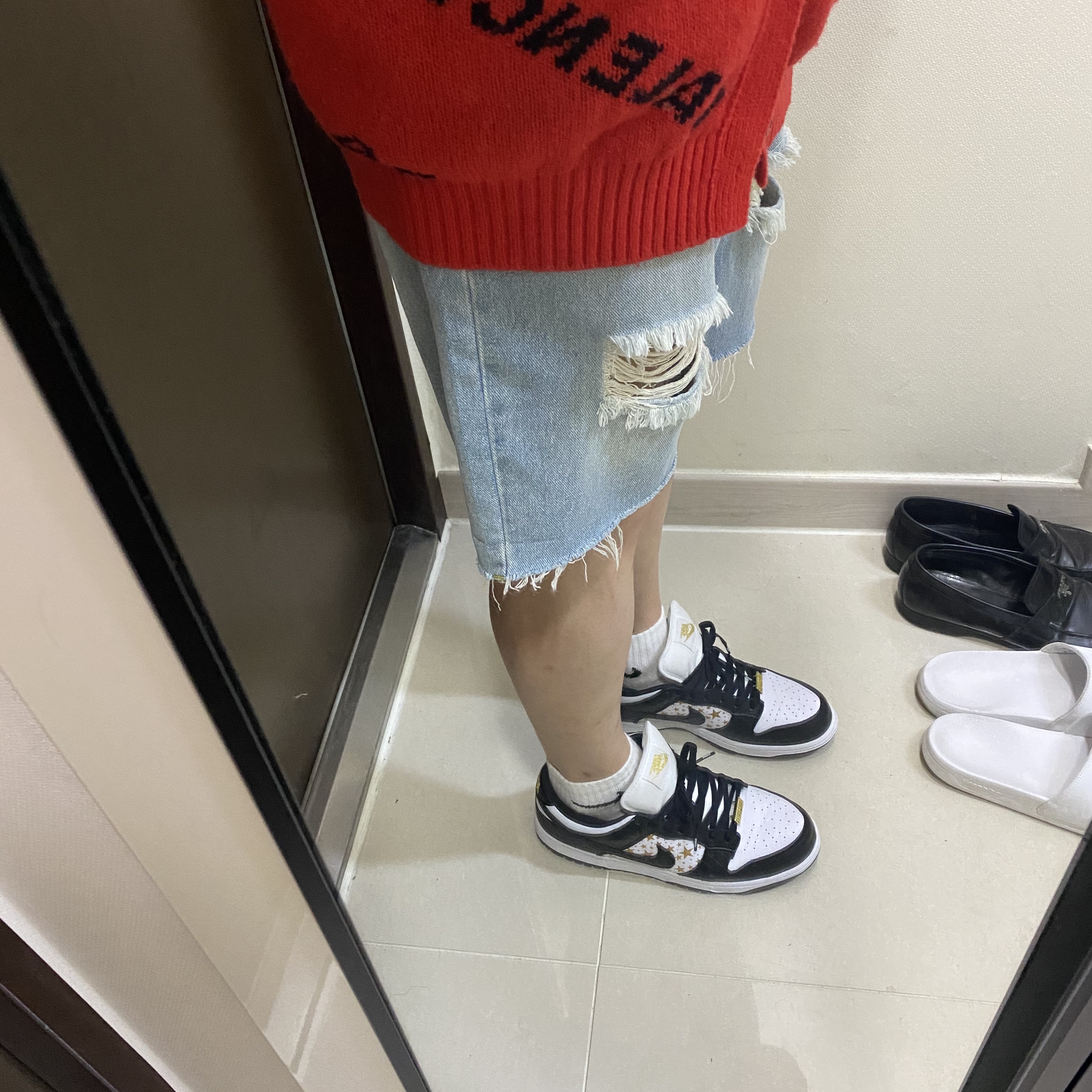 Nike x Supreme SB Dunk Low Black, Nike x Sacai VaporWaffle Black White 착용 스타일 - 1