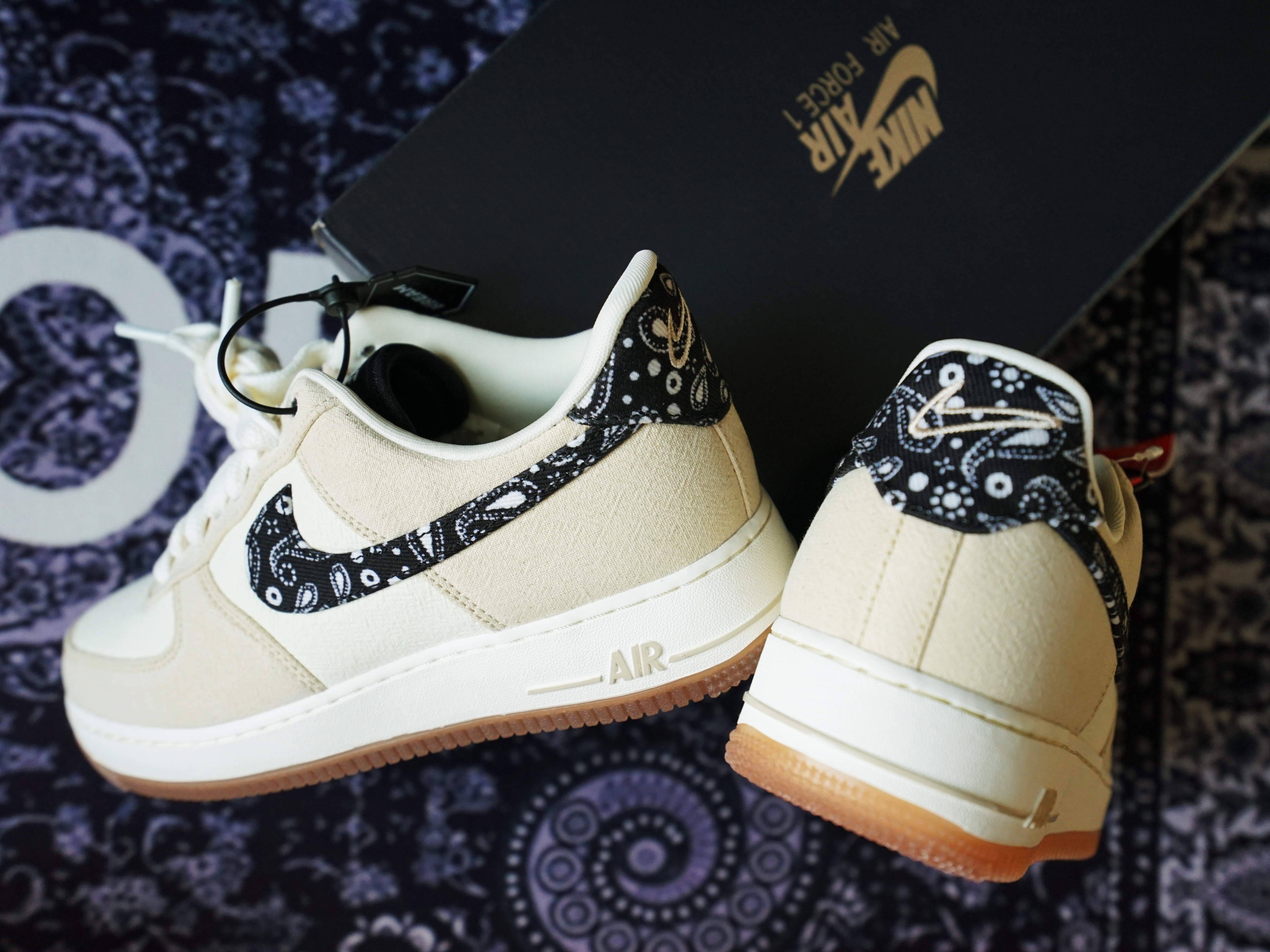 Nike Air Force 1 '07 LV8 Paisley Swoosh 착용 스타일 - 2