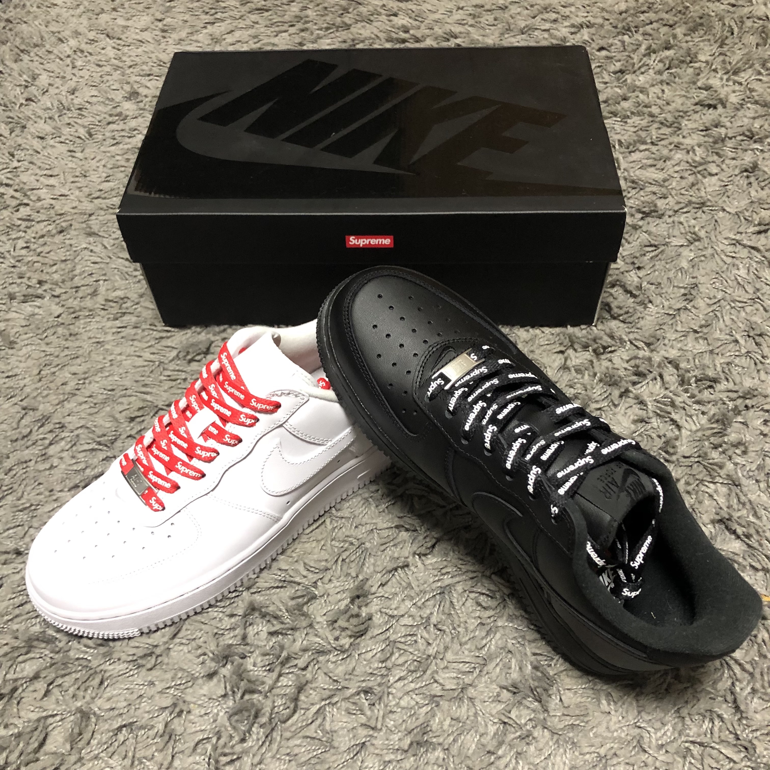Nike x Supreme Air Force 1 Low White, Nike x Supreme Air Force 1 Low Black 착용 스타일