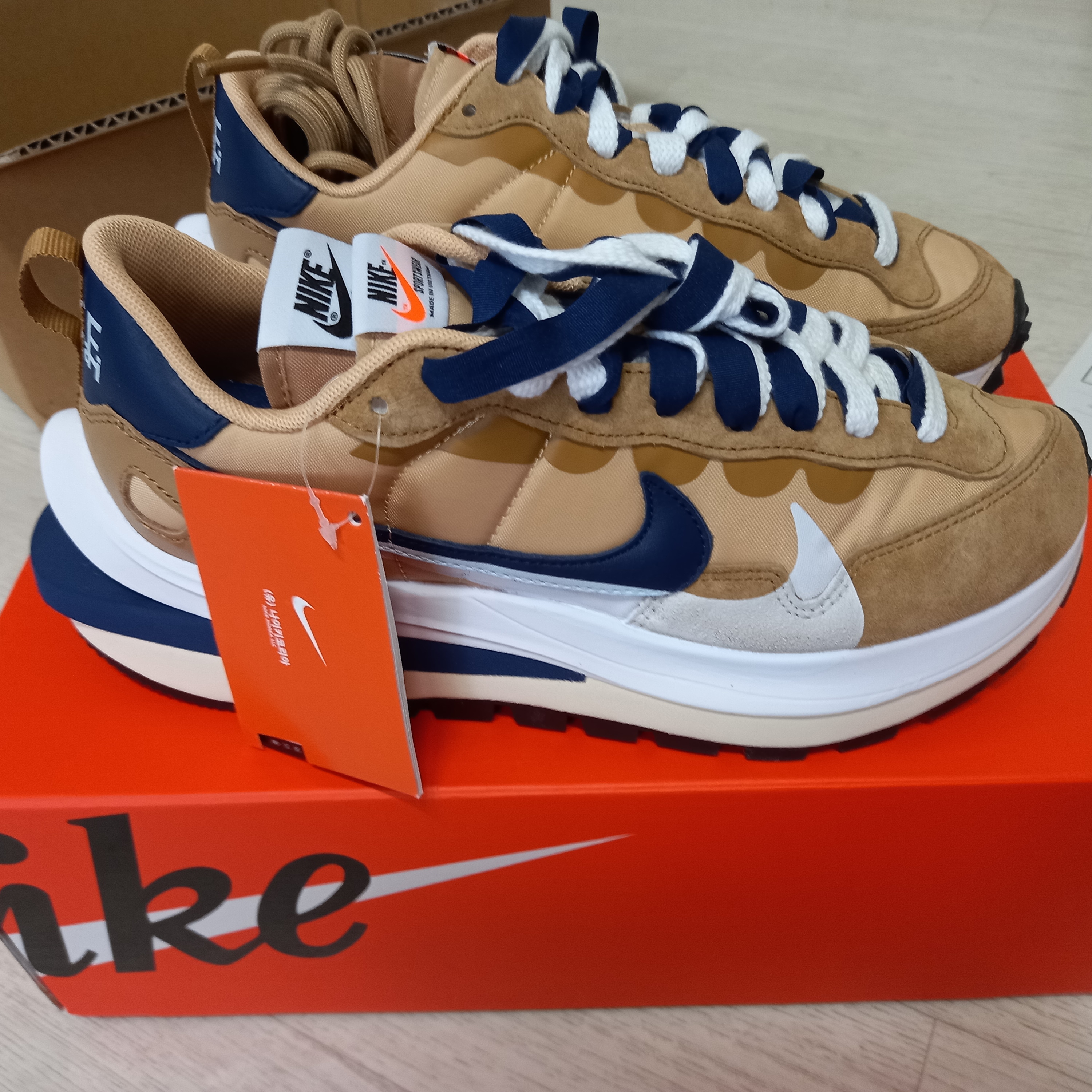 Nike x Sacai VaporWaffle Sesame and Blue Void 착용 스타일
