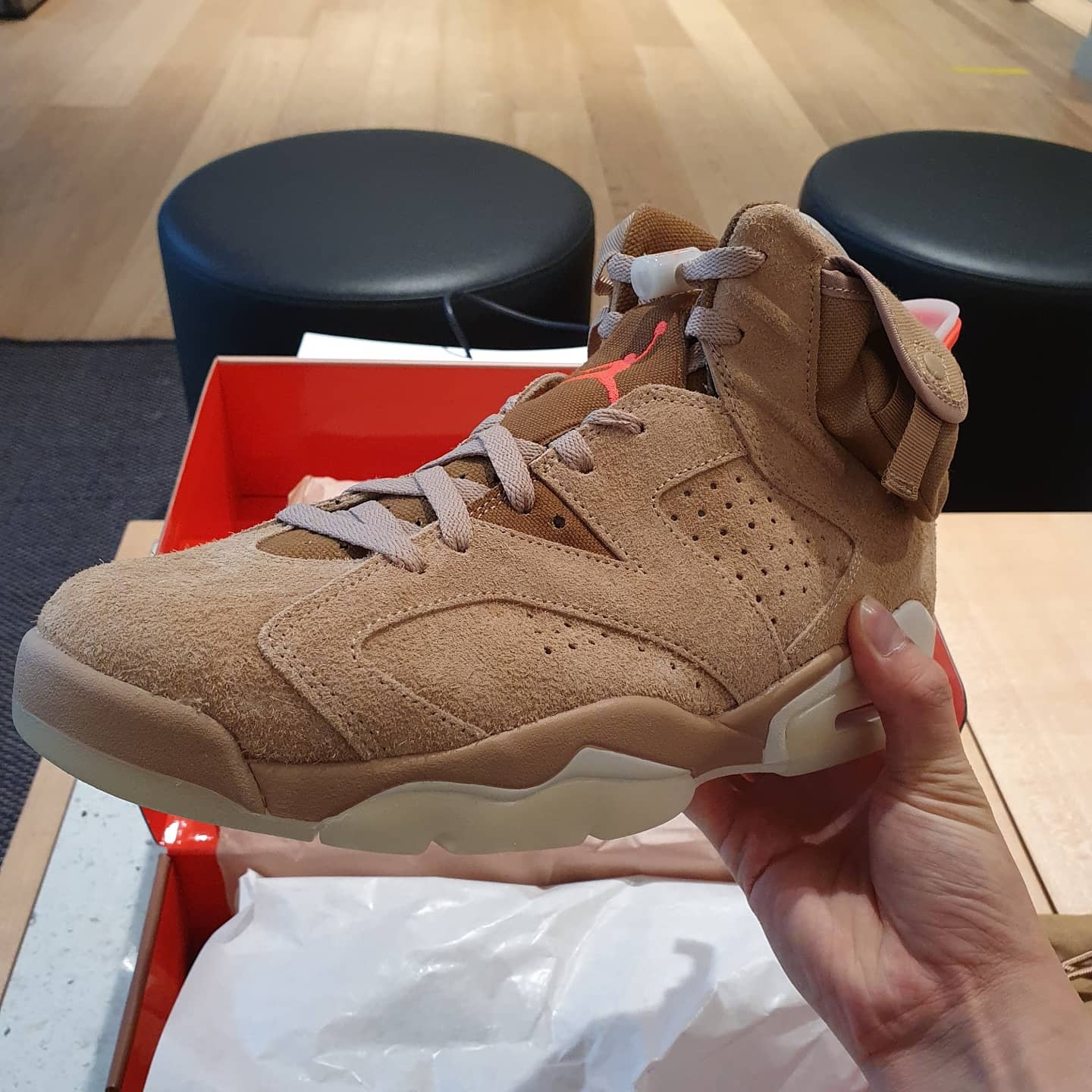 Jordan 6 x Travis Scott Retro SP British Khaki 착용 스타일 - 1