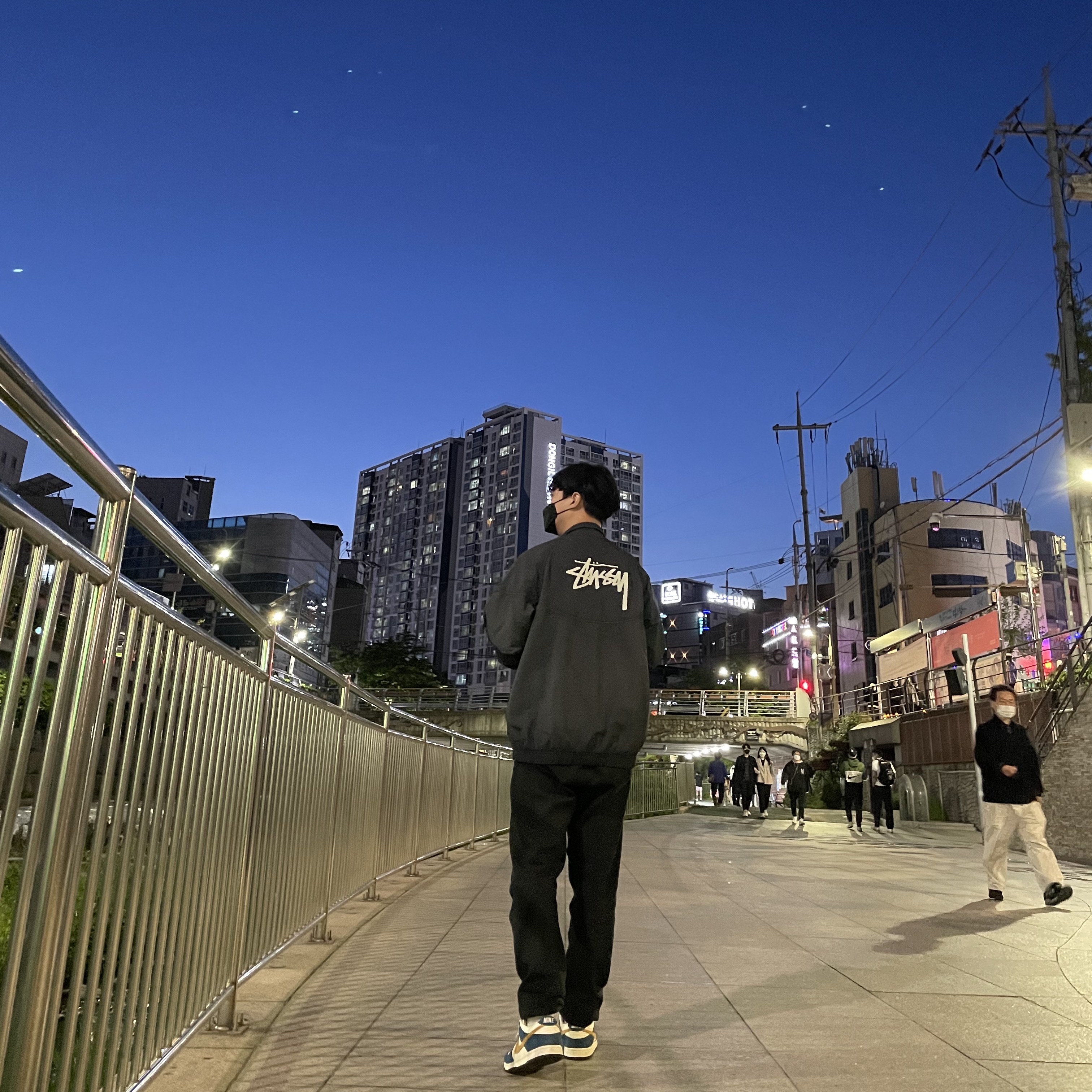 Nike x Kasina Dunk Low 80's Bus, Nike x Stussy Windrunner Jacket Off Noir 착용 스타일