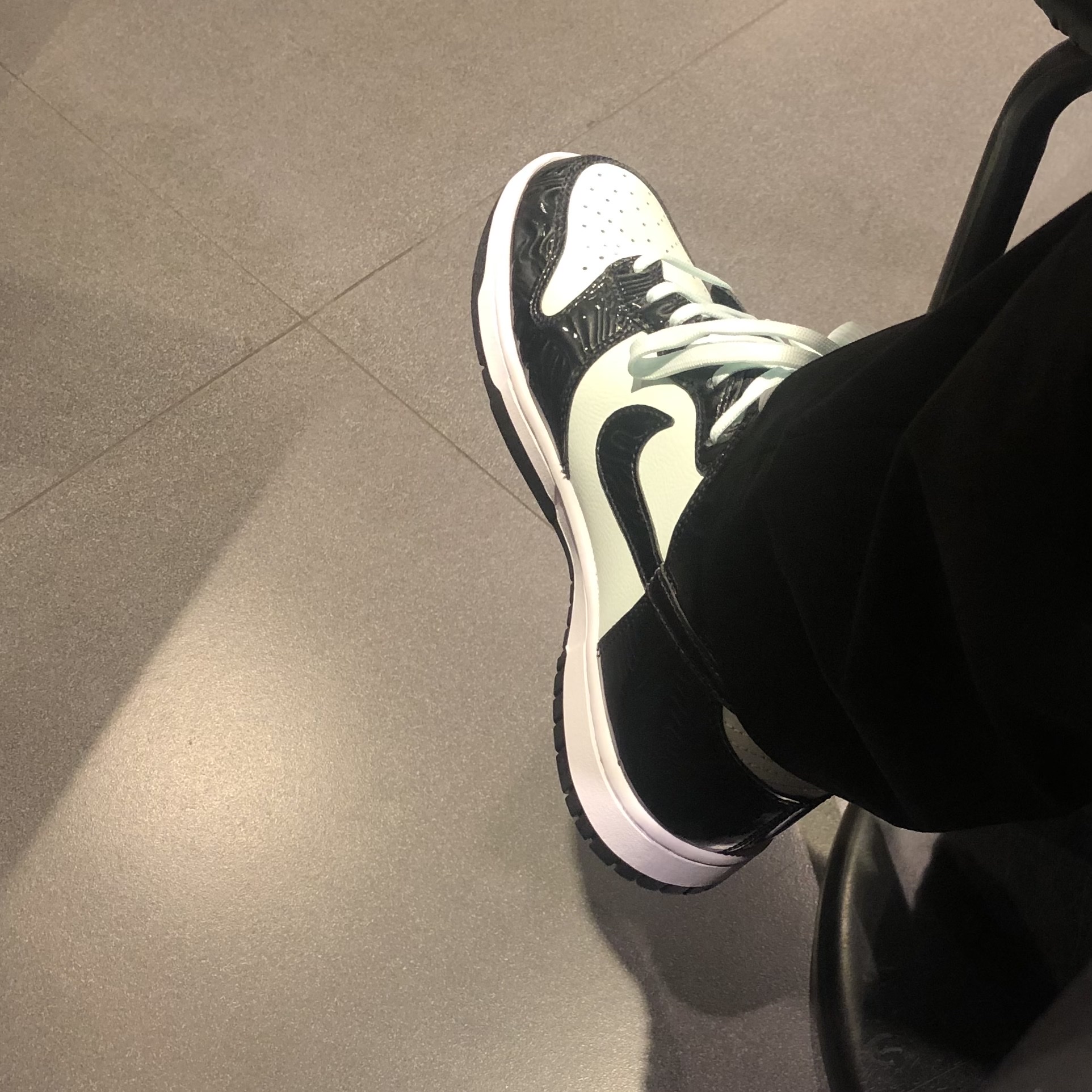 Nike Dunk High Barely Green 착용 스타일
