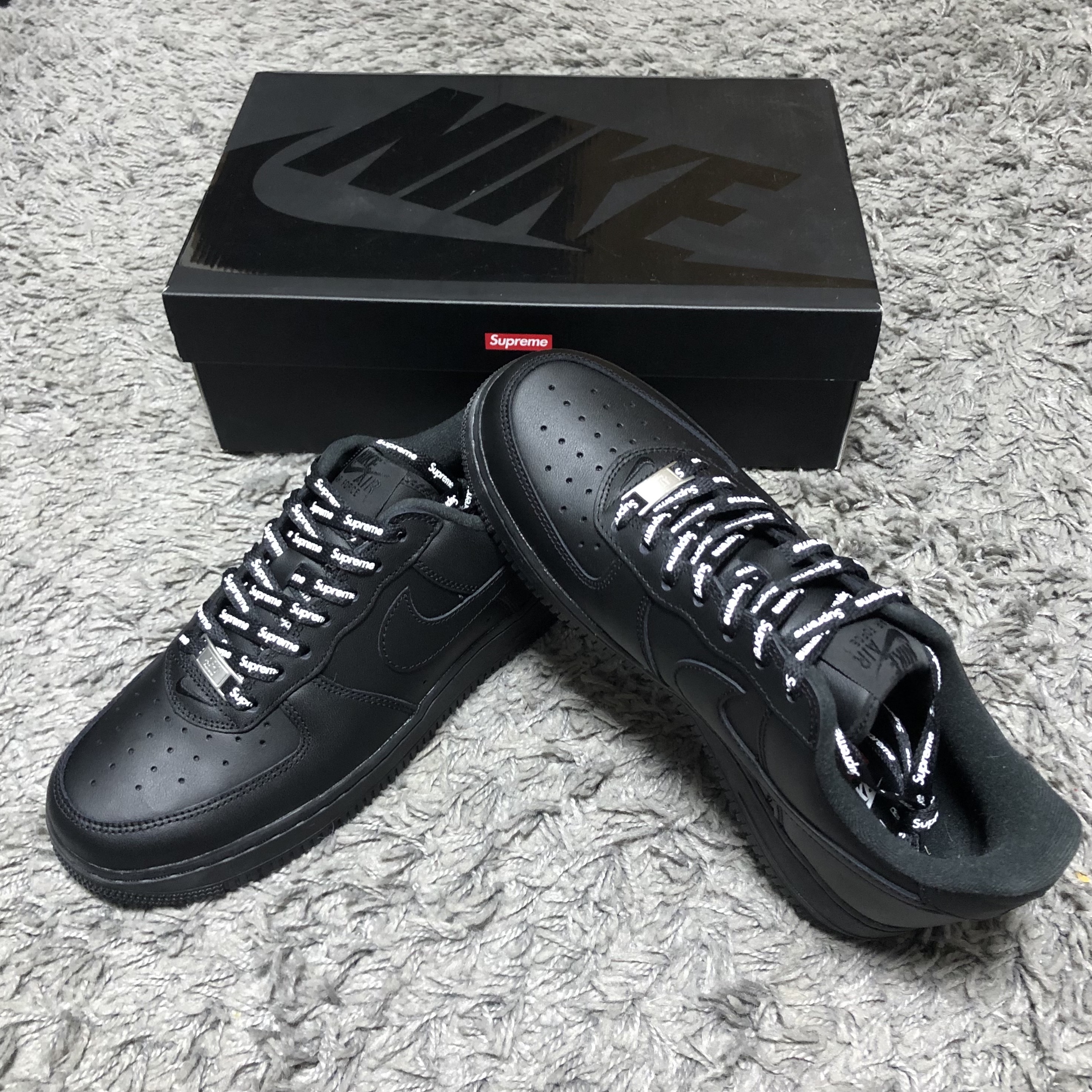 Nike x Supreme Air Force 1 Low Black 착용 스타일