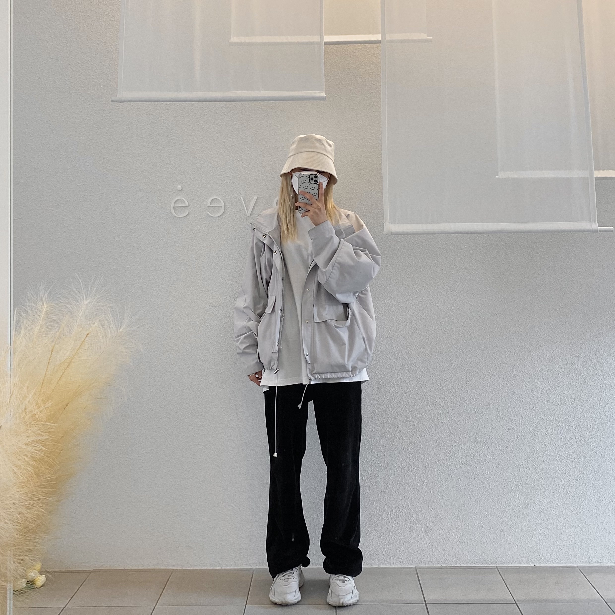 Adidas Ozweego Chalk Pearl 착용 스타일 - 3