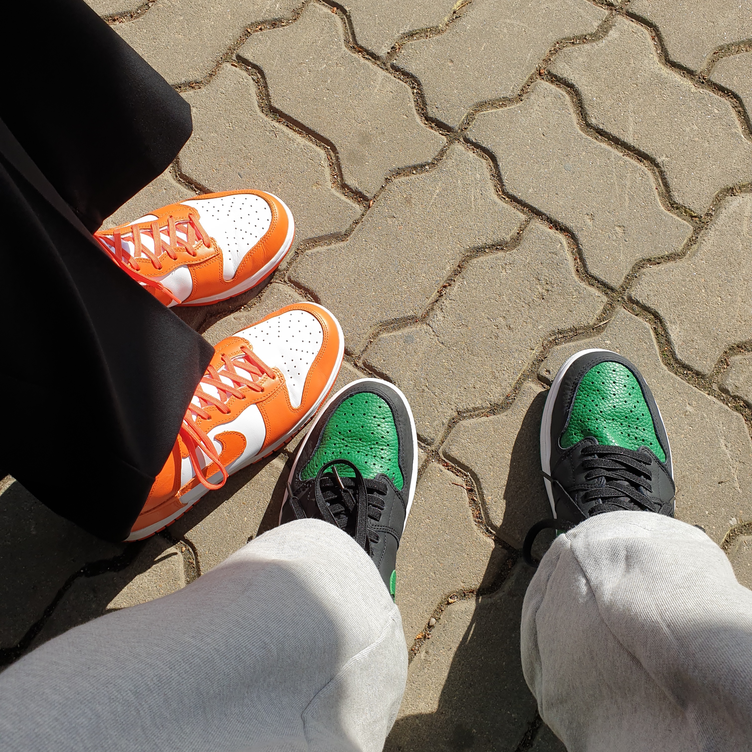 (W) Nike Dunk High Orange Blaze, Jordan 1 Retro High OG Pine Green Black 착용 스타일