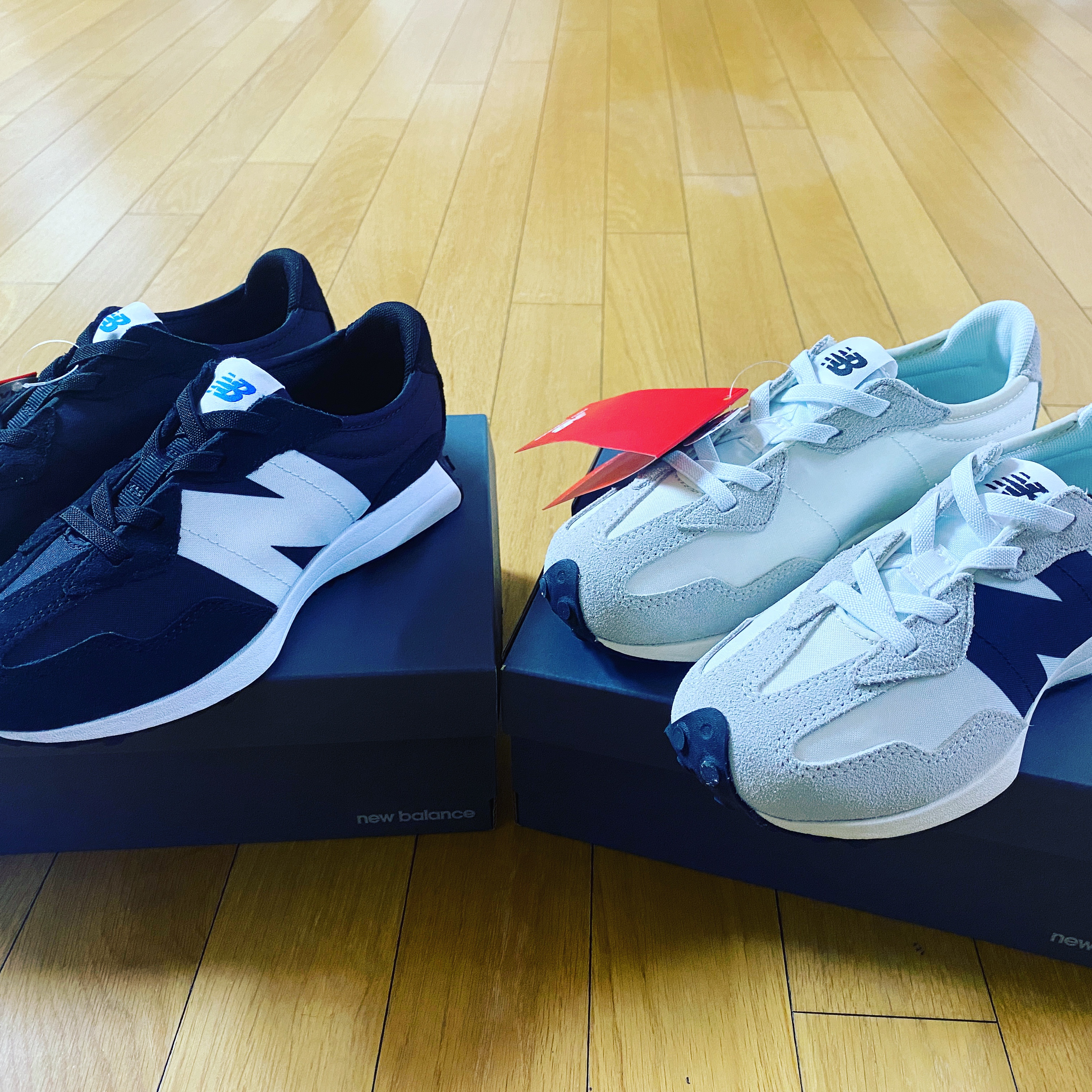 (PS) New Balance 327 White Black, (PS) New Balance 327 Black 착용 스타일 - 2