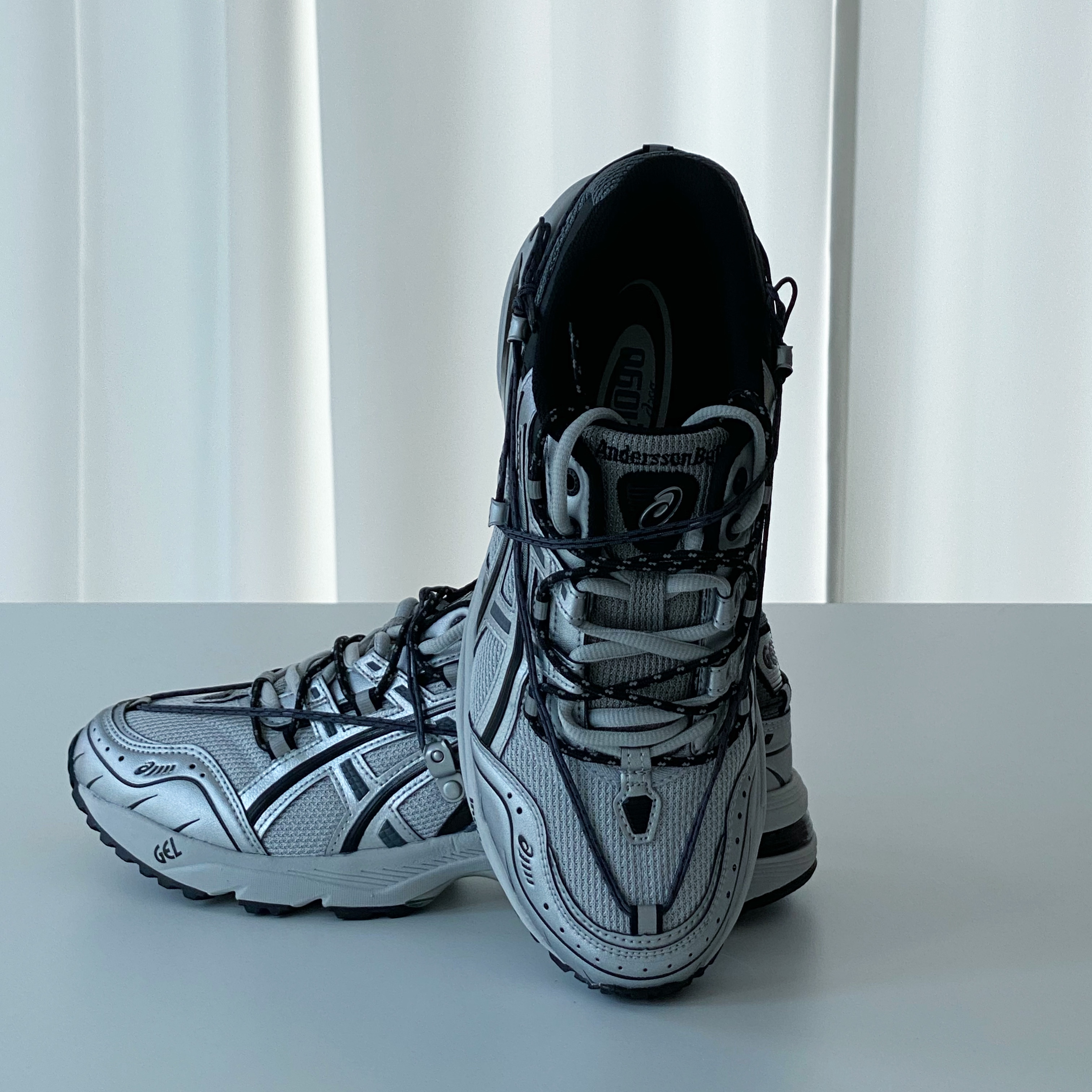 Asics x Andersson Bell Gel-1090 Glacier Grey Silver 착용 스타일 - 1