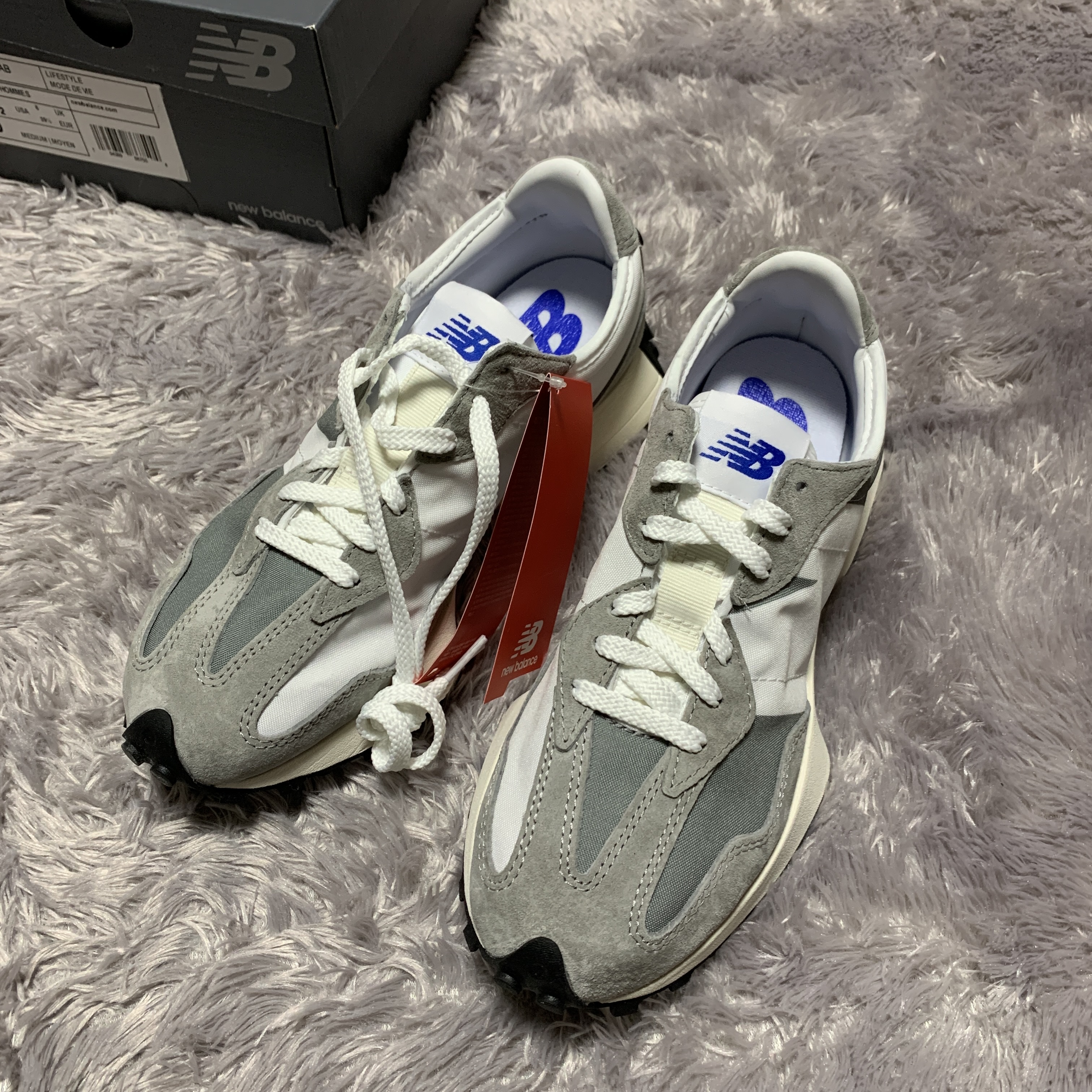 New Balance 327 Grey 착용 스타일 - 1