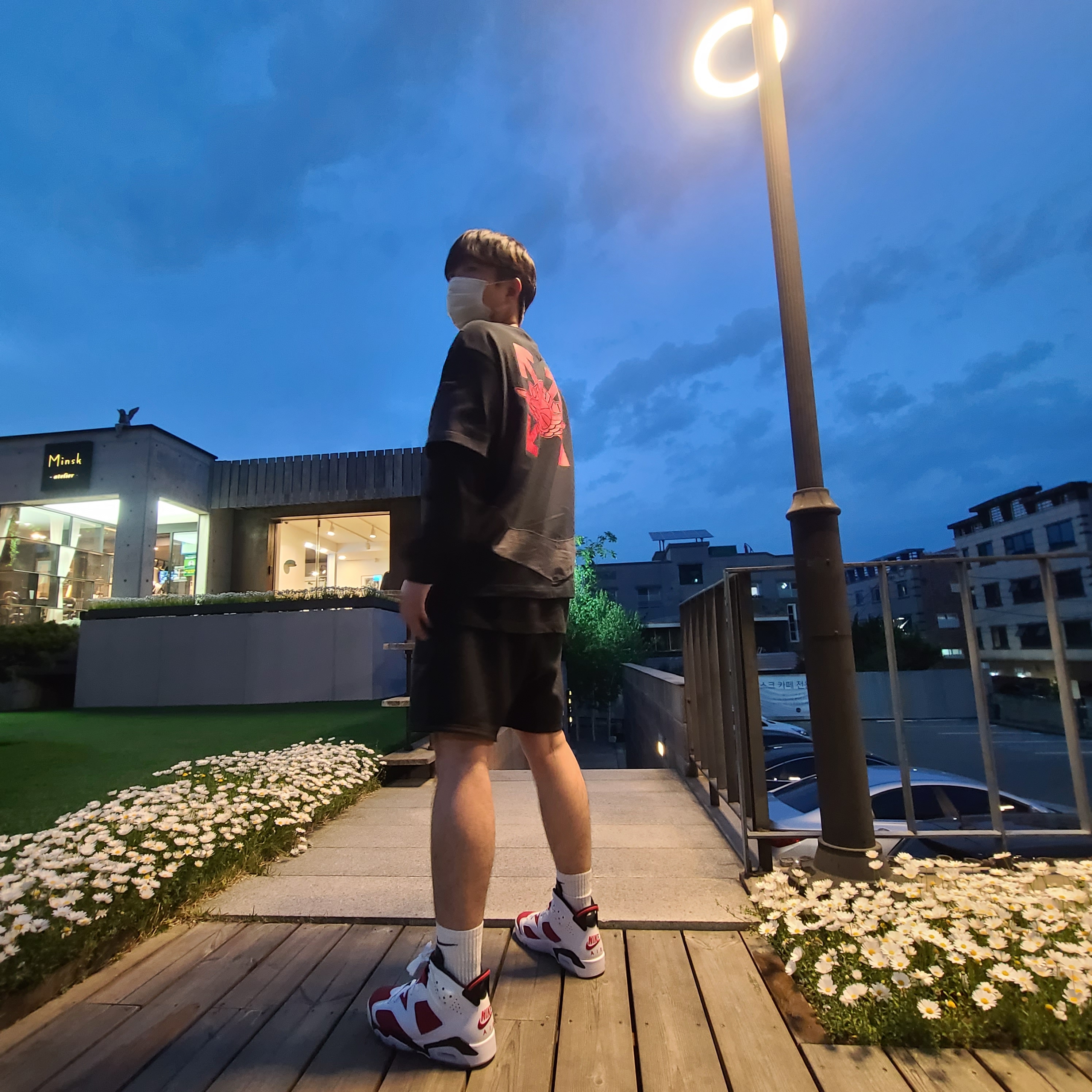 Jordan 6 Retro Carmine 2021, Essentials Sweatshorts Black 2020 착용 스타일